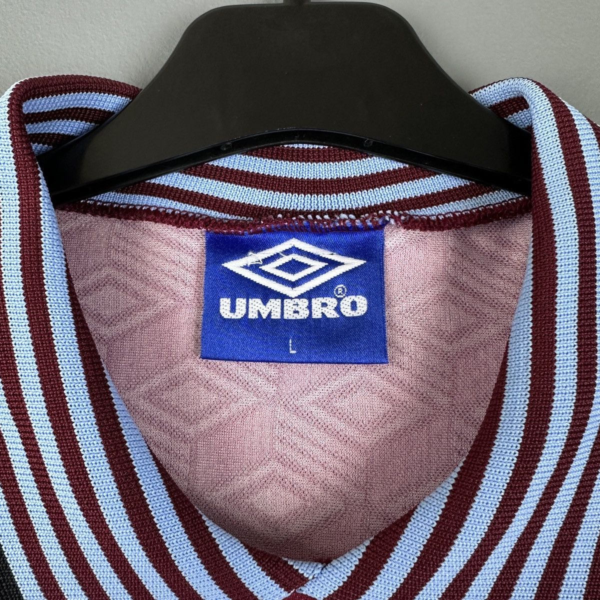 Umbro Vintage Umbro Soccer Jersey Men’s Football Shirt 1990s Size US L / EU 52-54 / 3 - 4 Thumbnail