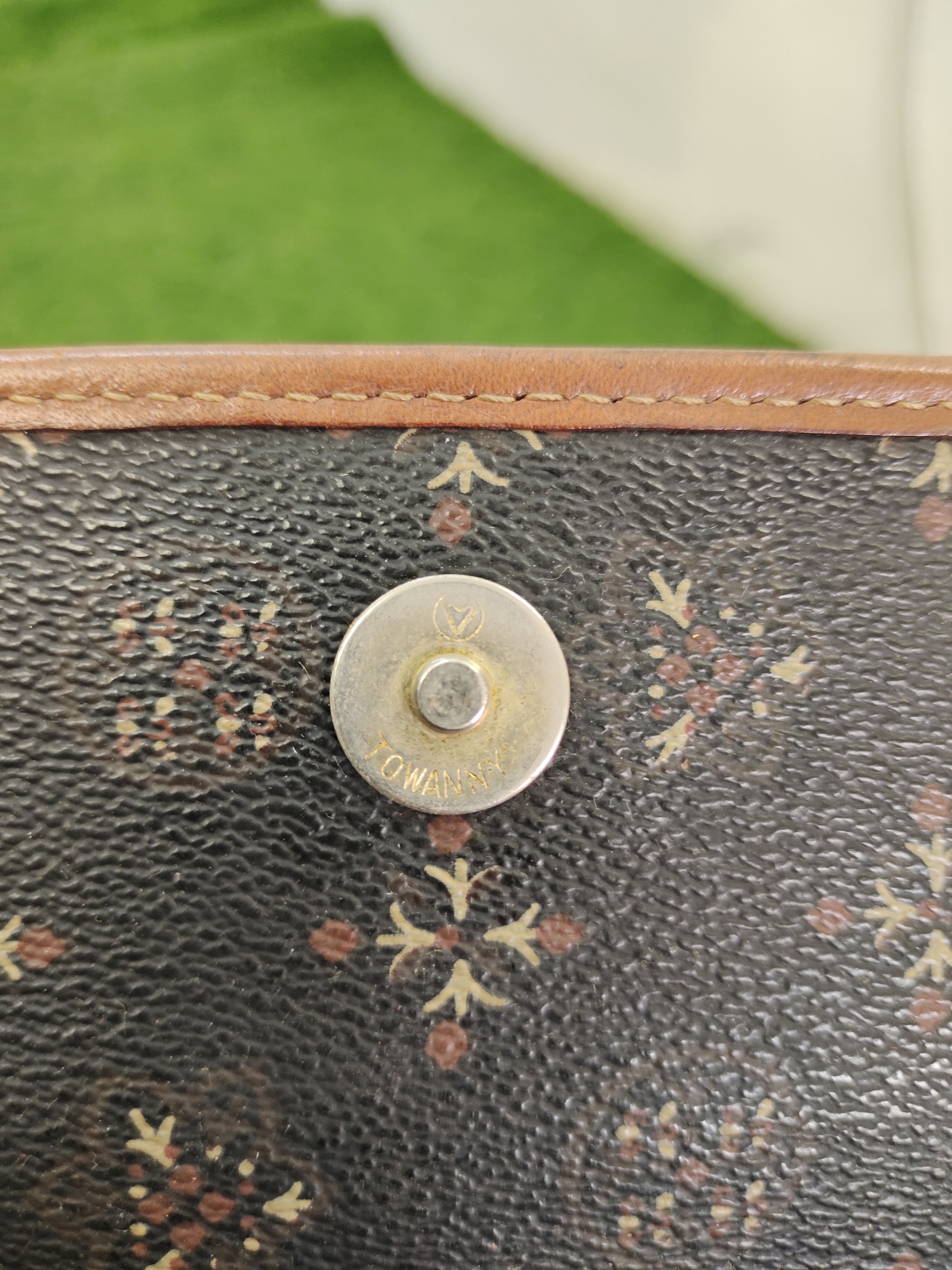 Vintage Vintage Sachs Lederwaren Japan Patina Leather Crossbody Bag Size ONE SIZE - 8 Thumbnail