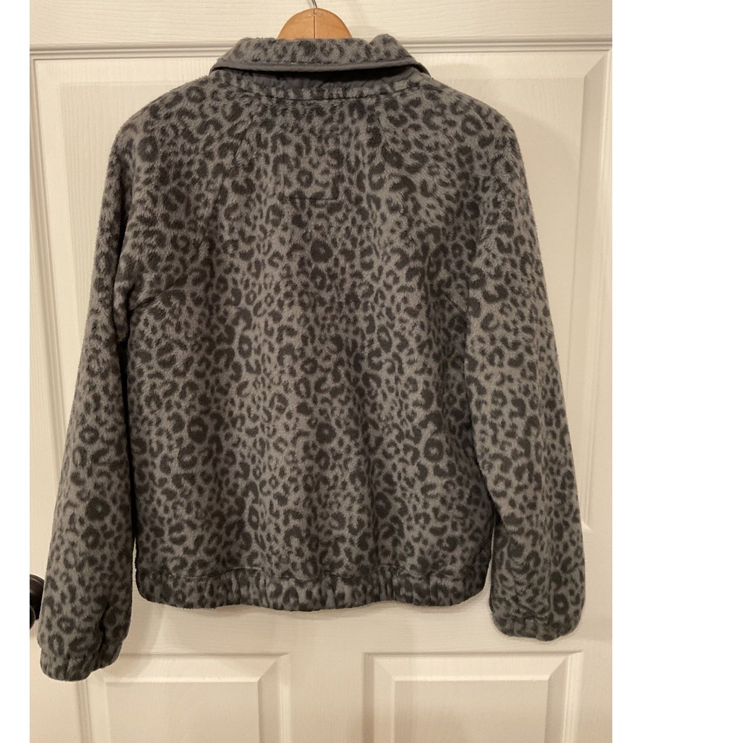Abercrombie & Fitch Abercrombie&Fitch Gray Quilted Leopard Snap Button Fleece, M Size M / US 6-8 / IT 42-44 - 8 Thumbnail