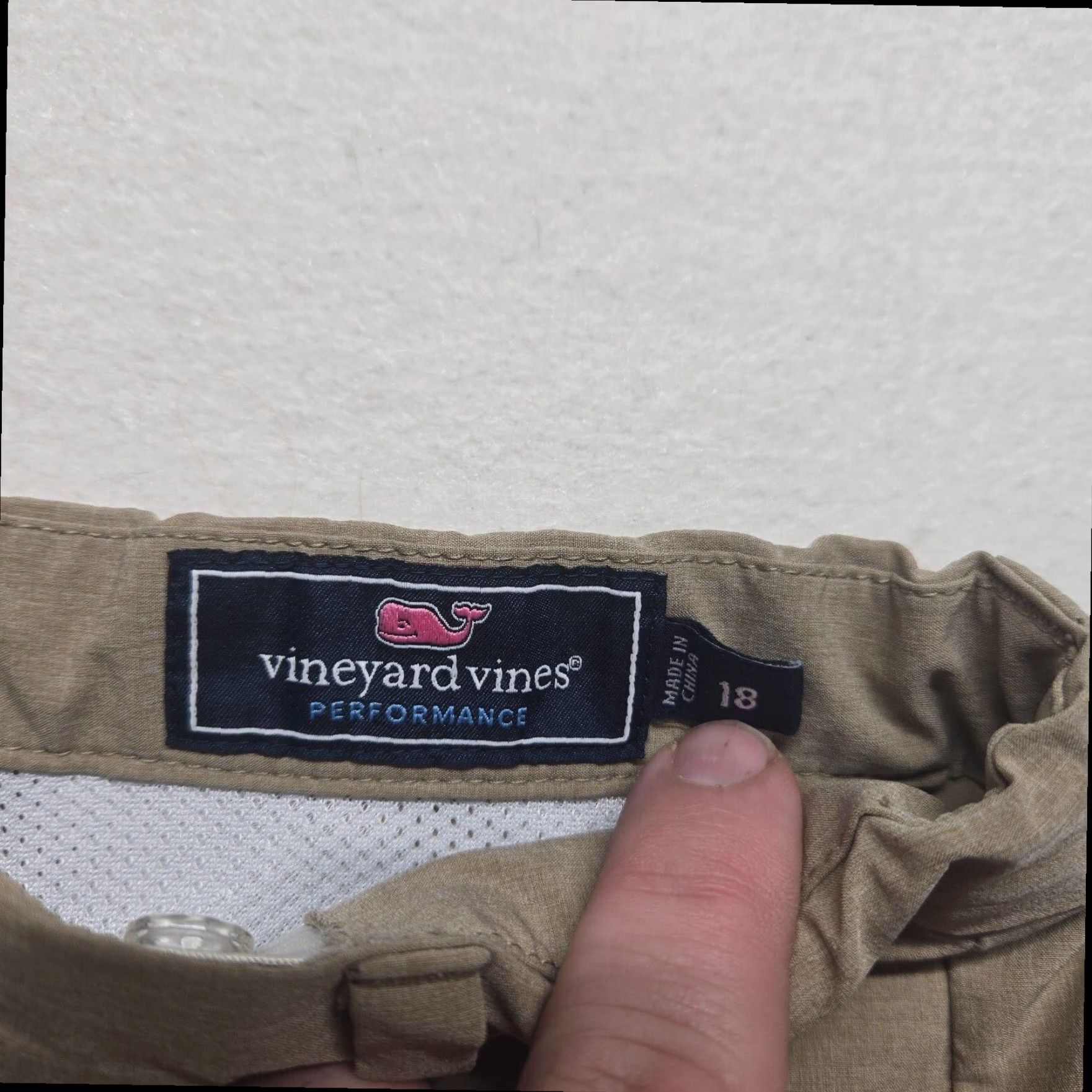 Vineyard Vines Vineyard Vines Beige Chino Cotton Shorts Womens Size 18 Size 40" / US 18 - 2 Thumbnail
