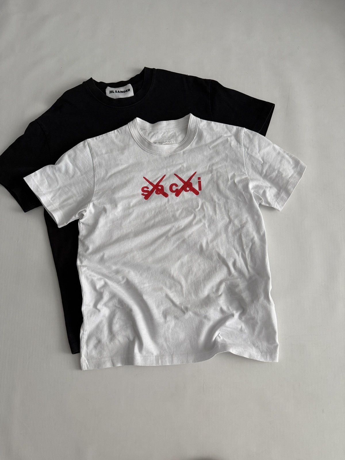 Sacai Sacai x KAWS Flocked Logo T-Shirt – White Size US S / EU 44-46 / 1 - 6 Thumbnail
