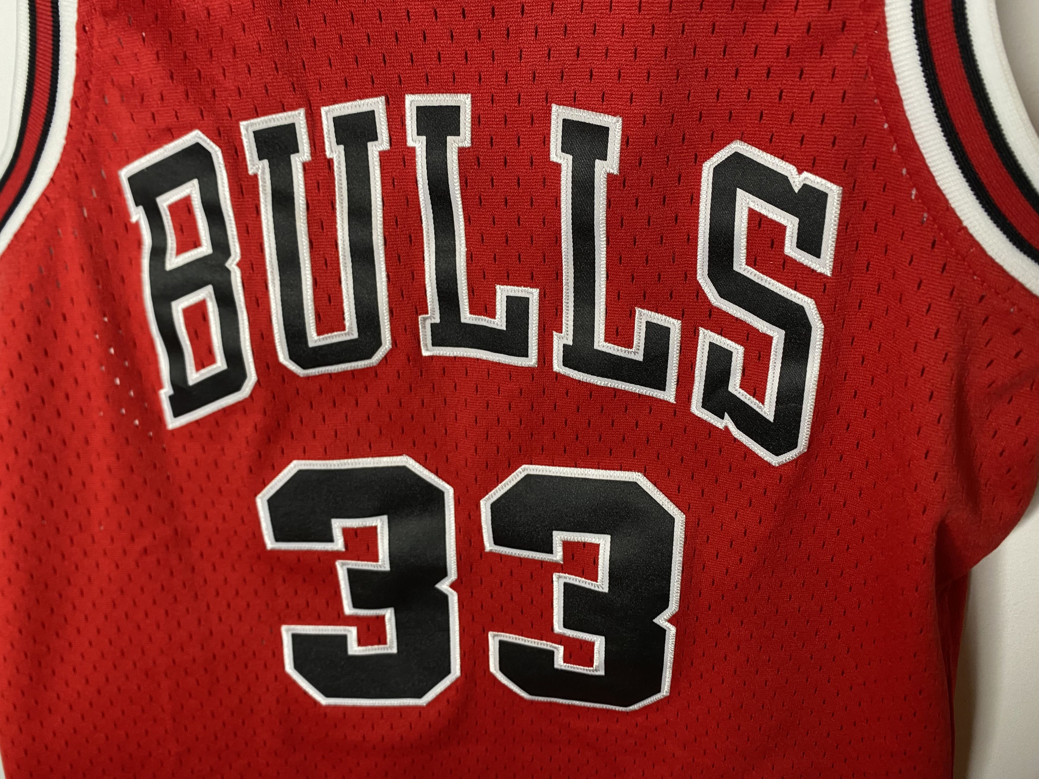 Mitchell & Ness PIPPEN #33 CHICAGO BULLS 1997 NBA BASKETBALL SHIRT JERSEY Size US XS / EU 42 / 0 - 4 Thumbnail