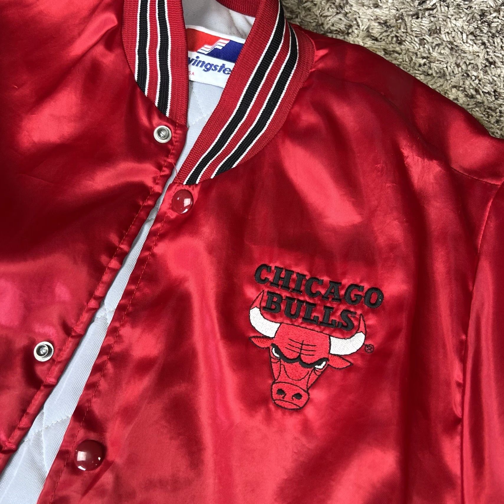 Vintage VINTAGE Swingster Chicago Bulls Satin Bomber Jacket Adult Small Red 90s Basketball NBA Embroidered Logo Size US S / EU 44-46 / 1 - 4 Thumbnail