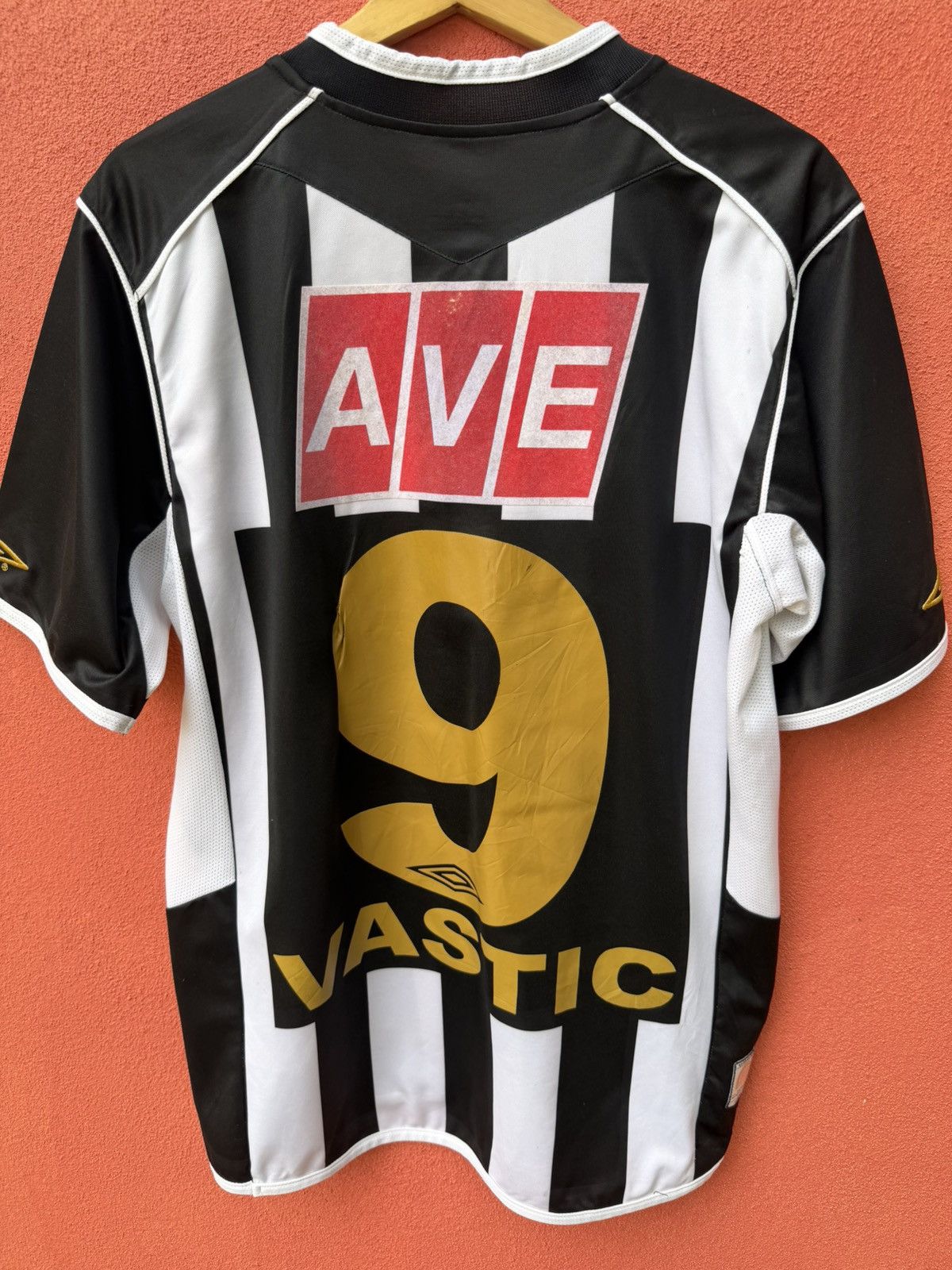 Umbro Matchworn Lask Linz Football Club (Vastic 9) Size US L / EU 52-54 / 3 - 9 Thumbnail