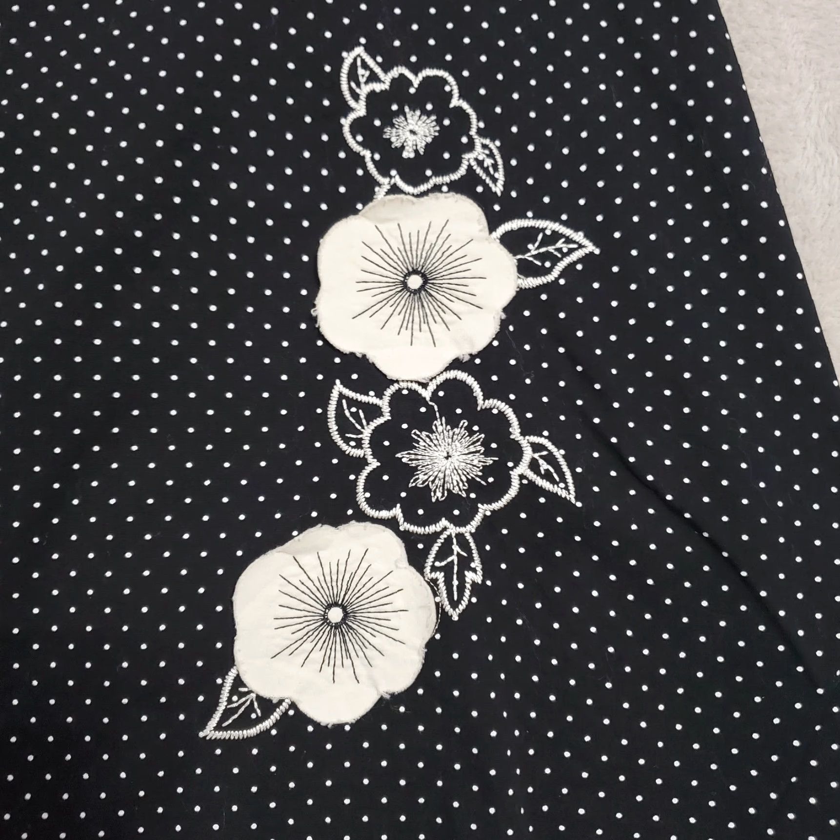 Etro VINTAGE Joe Benbasset Skirt Women A-Line Short 9 Black White Polka Dot Flower Applique Retro Size 30" / US 8 / IT 44 - 4 Thumbnail