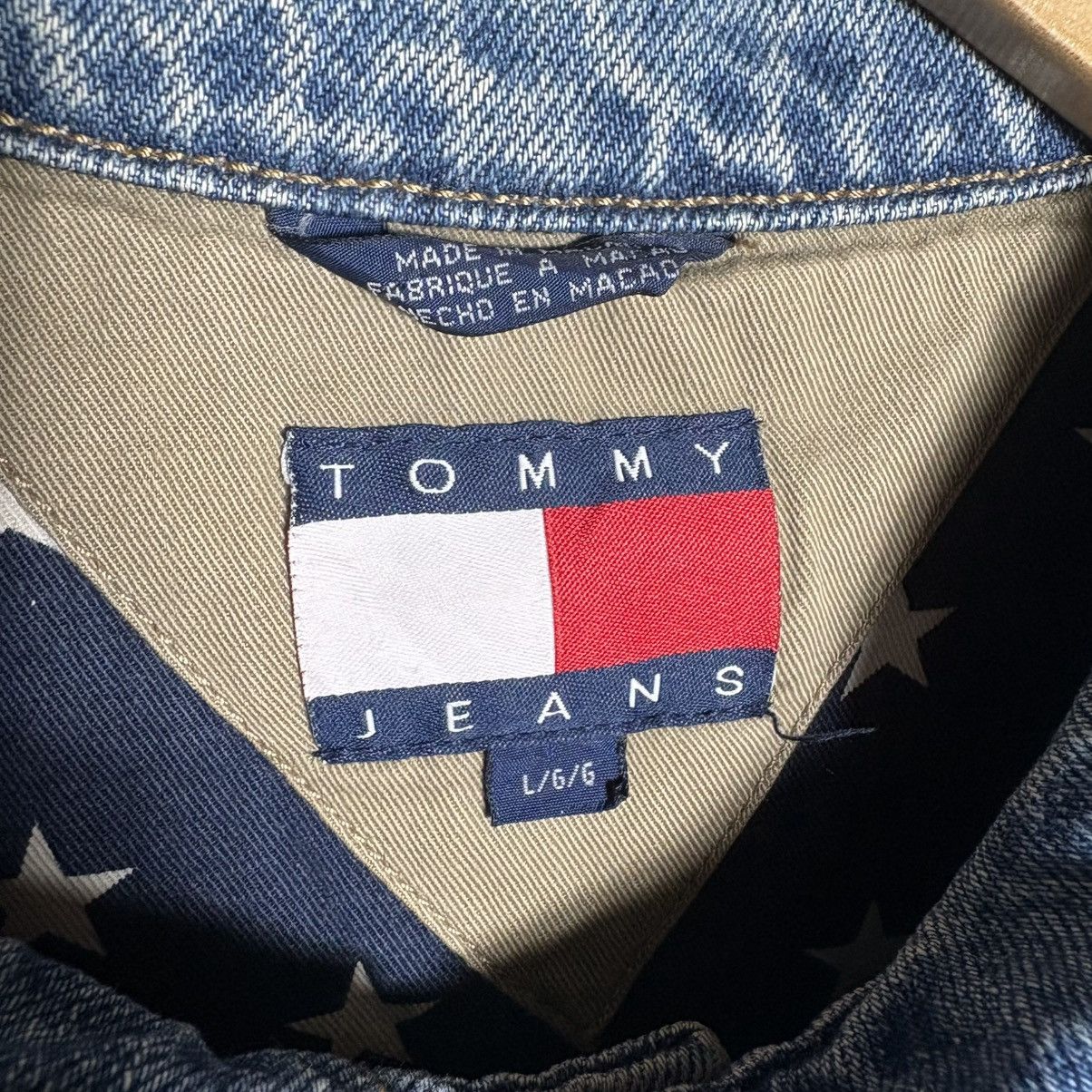 Tommy Hilfiger × Vintage Vintage 90s Tommy Hilfiger Patch Logo Denim Jacket Size US L / EU 52-54 / 3 - 7 Thumbnail