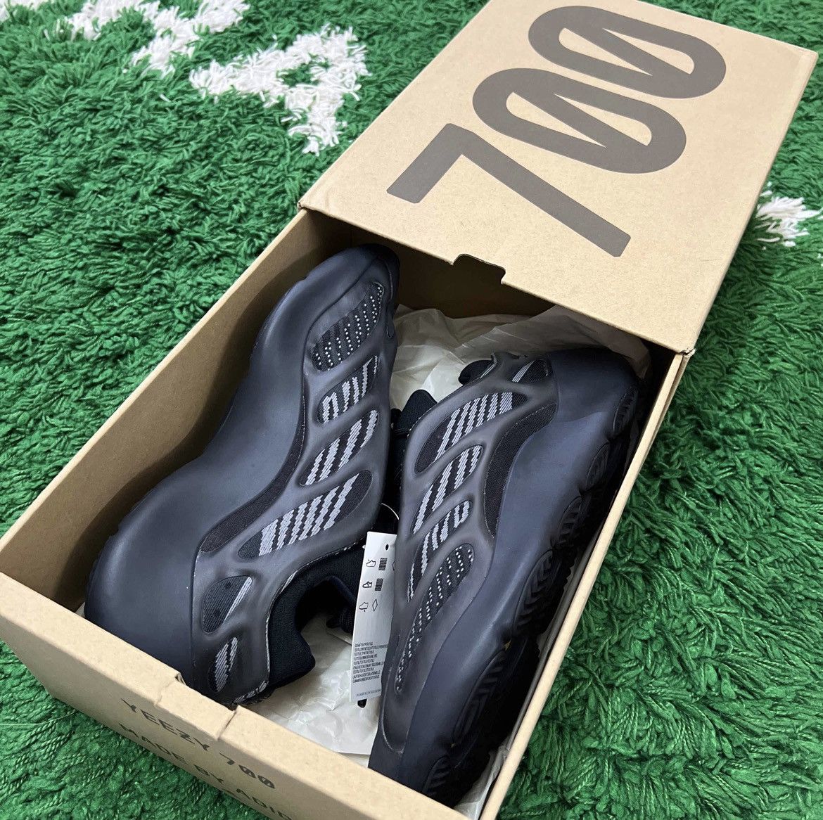 Adidas Yeezy 700 V3 Alvah (SKU: H67799)