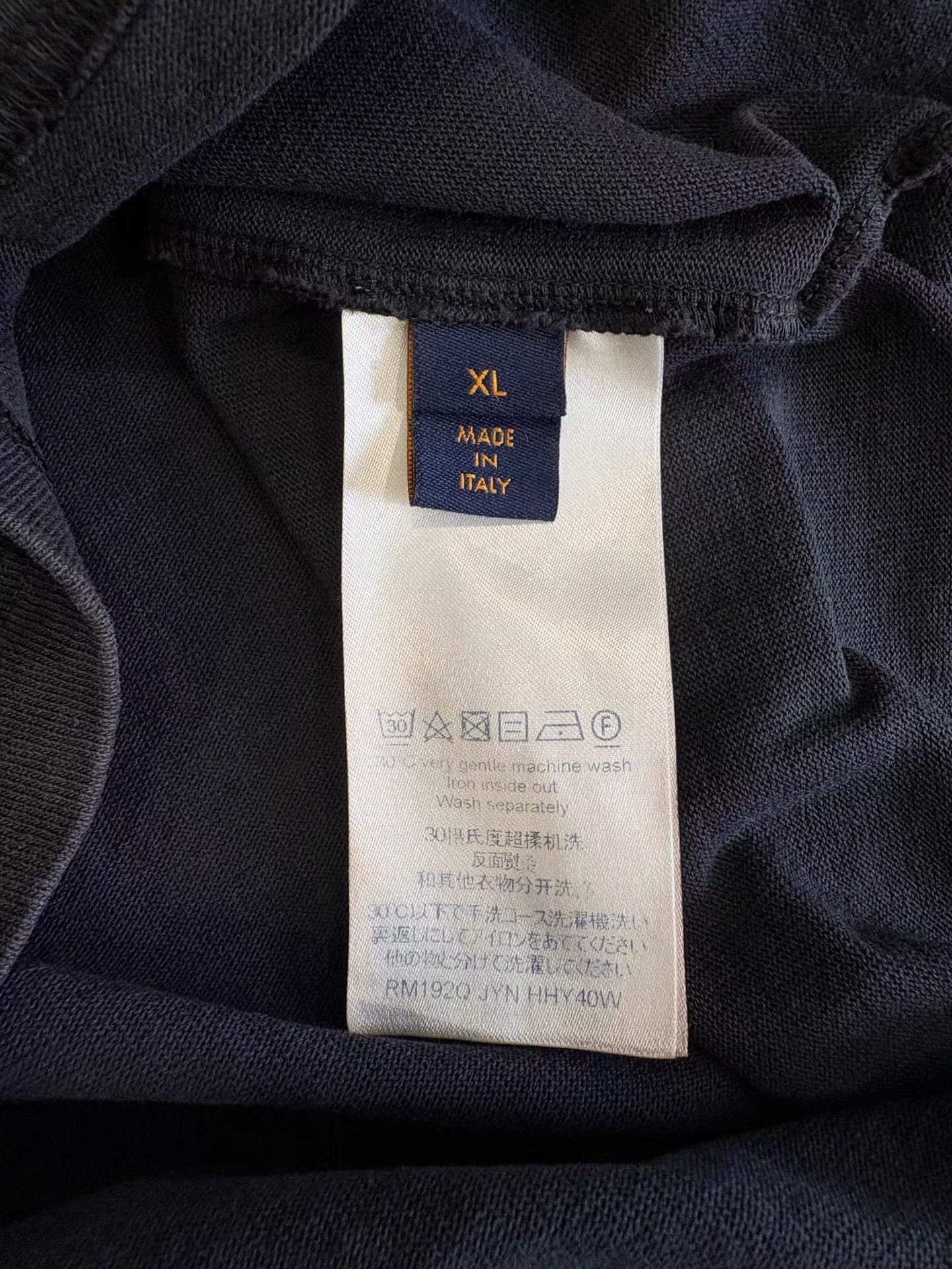 Louis Vuitton LOUIS VUITTON Back Printed Instruction Short Sleeve K1 Size US XL / EU 56 / 4 - 4 Thumbnail