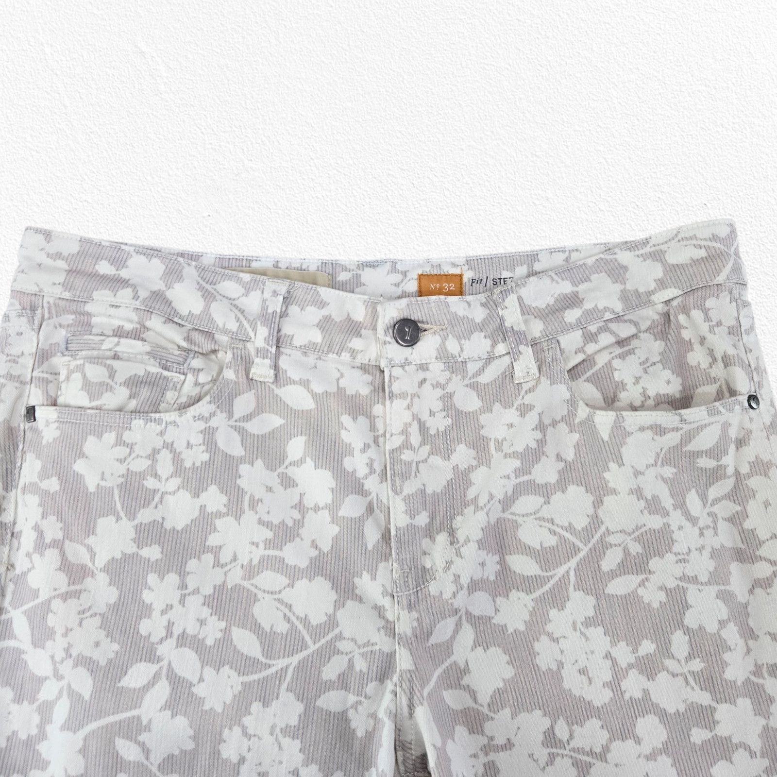 Anthropologie Pilcro Gray Floral Cropped Straight Leg Pants Size 32 Size 32" / US 10 / IT 46 - 4 Thumbnail