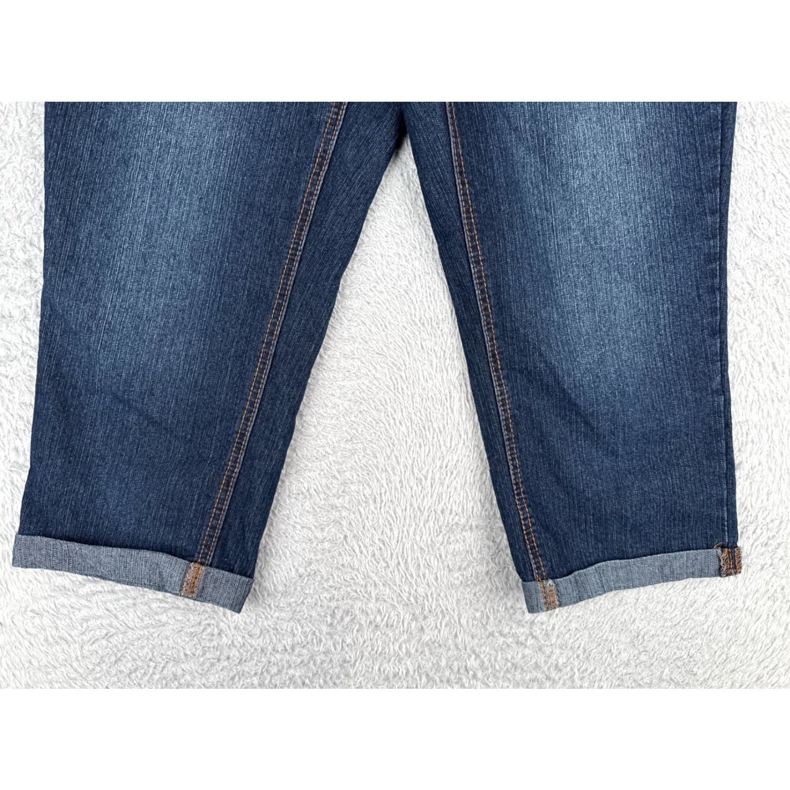 Faded Glory Faded Glory Jeans Womens 12 Blue Denim Capri Rolled Hem Cotton Blend 32x21 Jeans Capri Women Blue 32 12 Vintage? No. Size 34" / US 12 / IT 48 - 2 Thumbnail