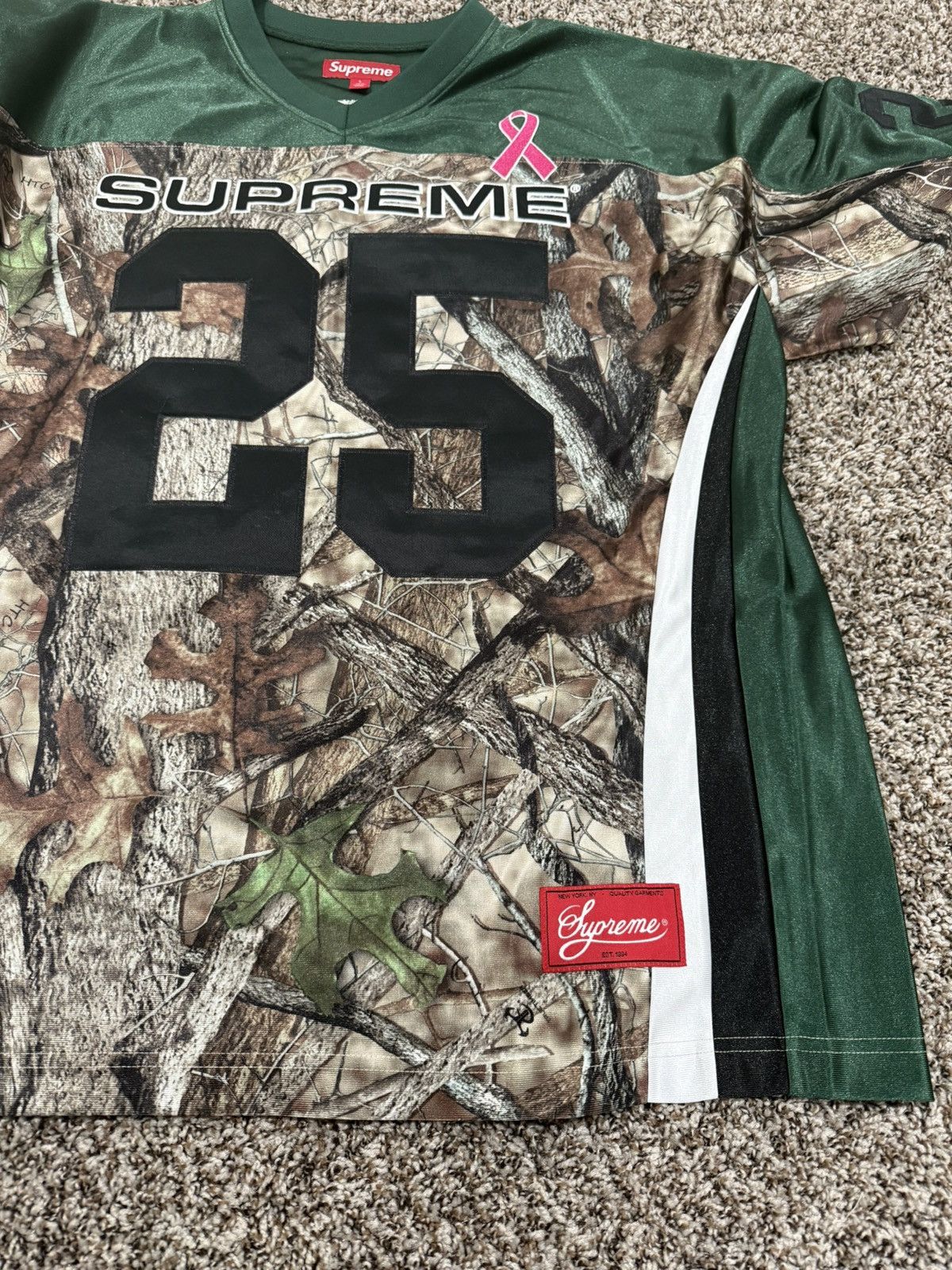Supreme Supreme breast cancer awareness Size US L / EU 52-54 / 3 - 2 Thumbnail