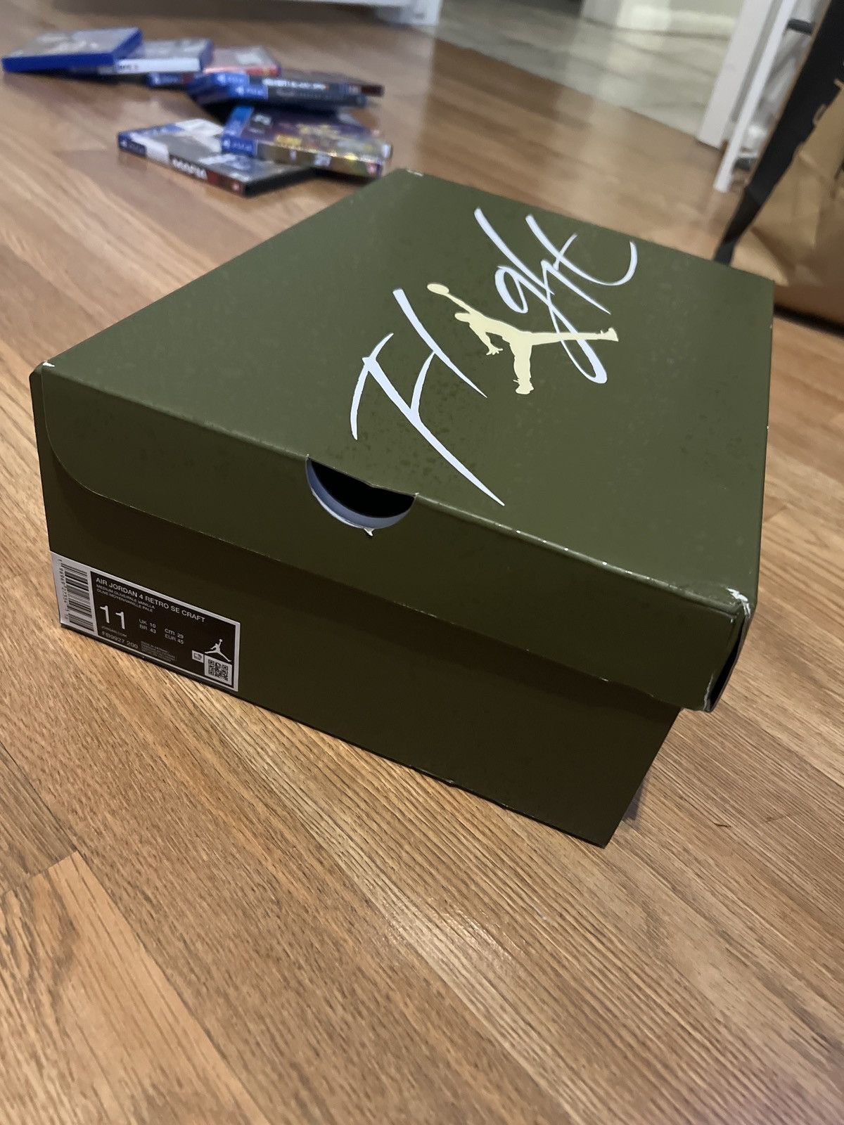 image of Air Jordan 4 Retro Se Craft Shoes in Medium Olive, Men's (Size 11)