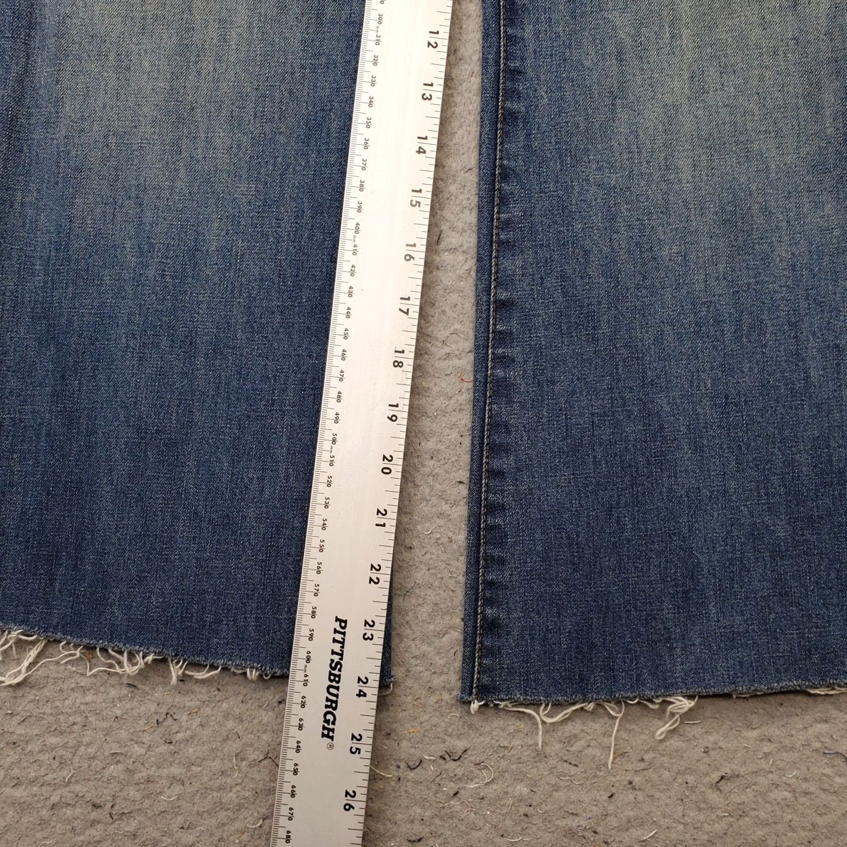 Kenneth Cole Kenneth Cole Bootcut Jeans Womens 32 Blue Denim Streetwear Grunge Frayed Hem Jeans Womens Size 32 Blue Denim Kenneth Cole Bootsuit? Size 24" / US 00 / IT 34 - 4 Thumbnail