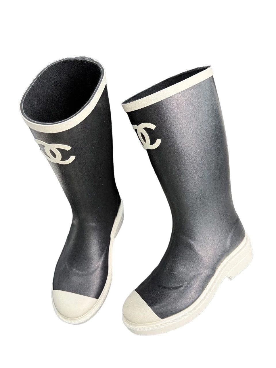 Chanel Chanel CC Logo Rubber Rain Boots Size 35 Size US 4 / IT 34 - 1 Thumbnail