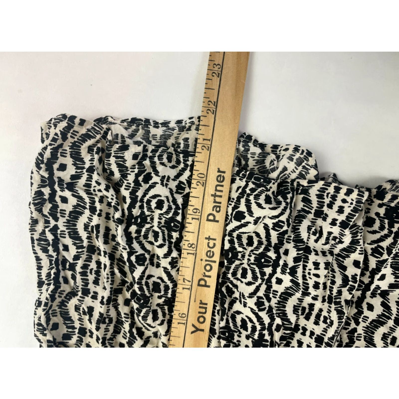 Vintage Vanessa Virginia Tunic Blouse Women's Size Small Long Sleeve V-Neck Black Tan Shirts/Blouse Womens Small V-Neck Tunic Size S / US 4 / IT 40 - 6 Thumbnail