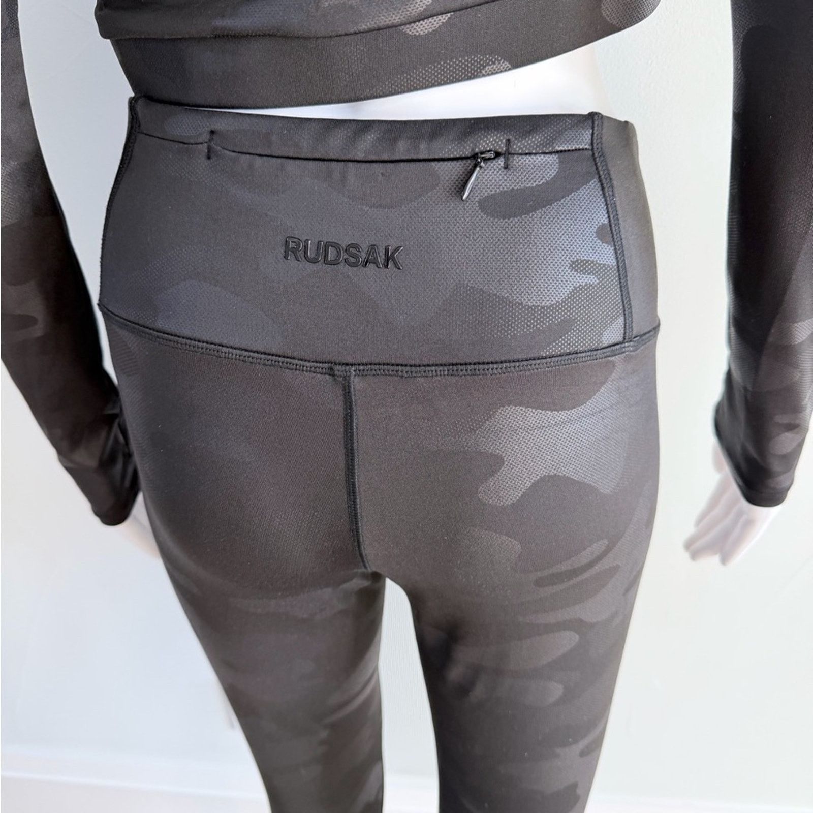 Rudsak New Rudsak Black Camouflage Long Sleeve Crop Top & Leggings Size 28" / US 6 / IT 42 - 6 Thumbnail