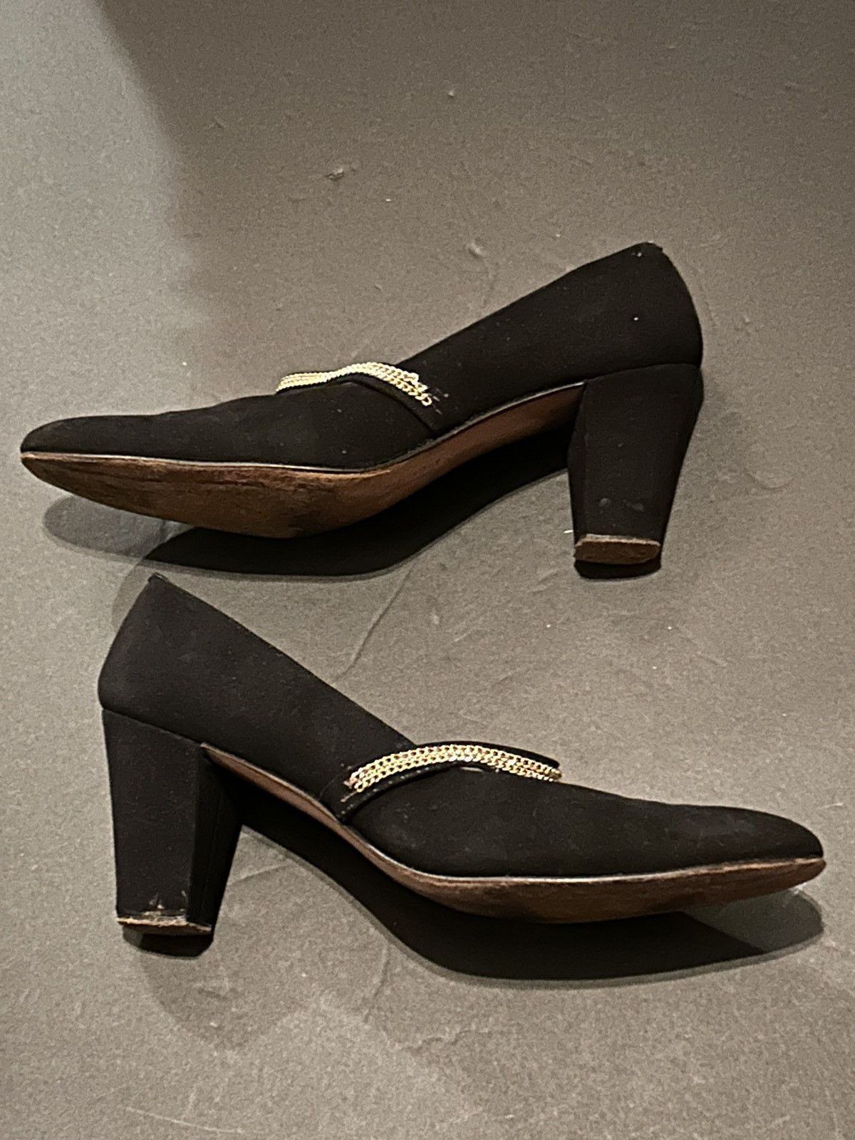 Salvatore Ferragamo Ferragamo suede pump size 9AA Size US 9 / IT 39 - 5 Thumbnail