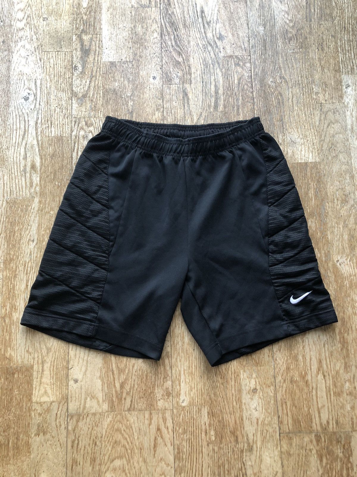Nike NIKE FOOTBALL CLASSIC VINTAGE SPORT LIGHT RUNNING SHORTS Size US 32 / EU 48 - 1 Thumbnail
