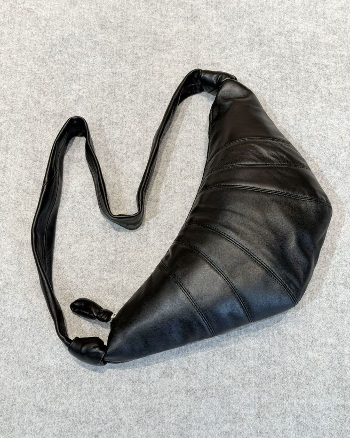 Lemaire Lemaire New Dark Lambskin Croissant Crossbody Bag KKKK9 Size ONE SIZE - 5 Thumbnail