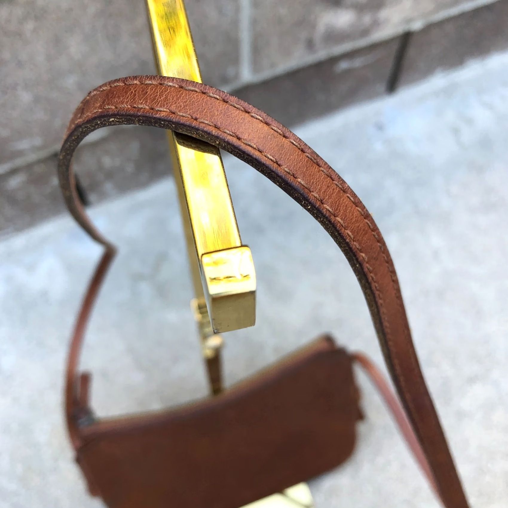 Madewell MADEWELL The Simple Crossbody Purse Bag Women's Leather Brown Zipper Crossbody Purse Bag Brown Leather Size ONE SIZE - 4 Thumbnail