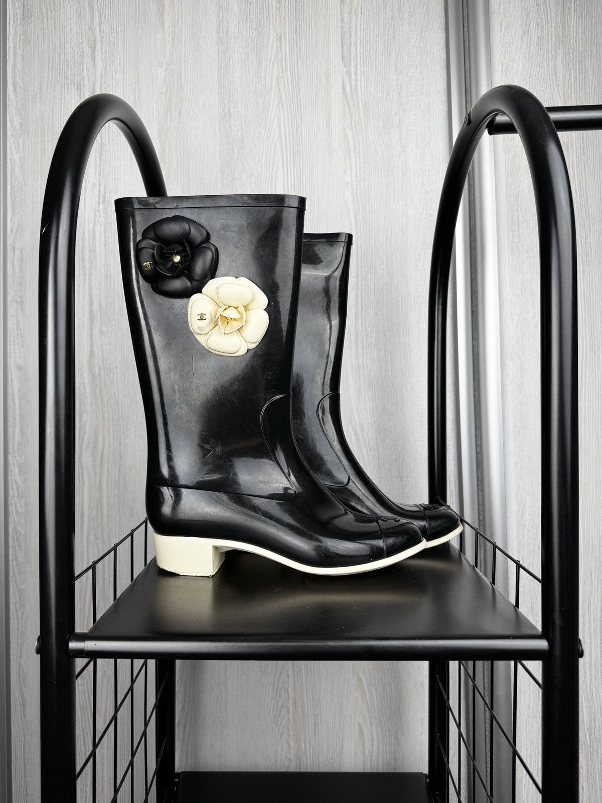Chanel CHANEL Rubber Camellia Rain Boots Black size 37 Size US 7 / IT 37 - 1 Thumbnail
