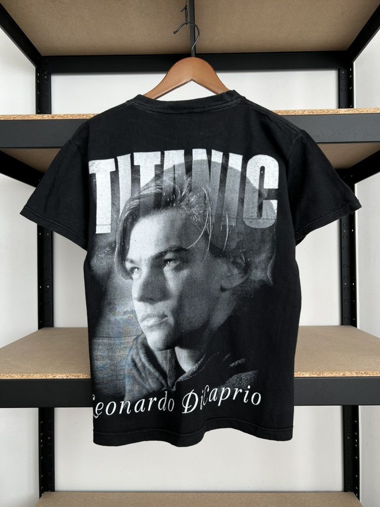 Vintage Vintage 90s Titanic Leonardo Dicaprio Movie Black T-shirt Size US S / EU 44-46 / 1 - 2 Thumbnail