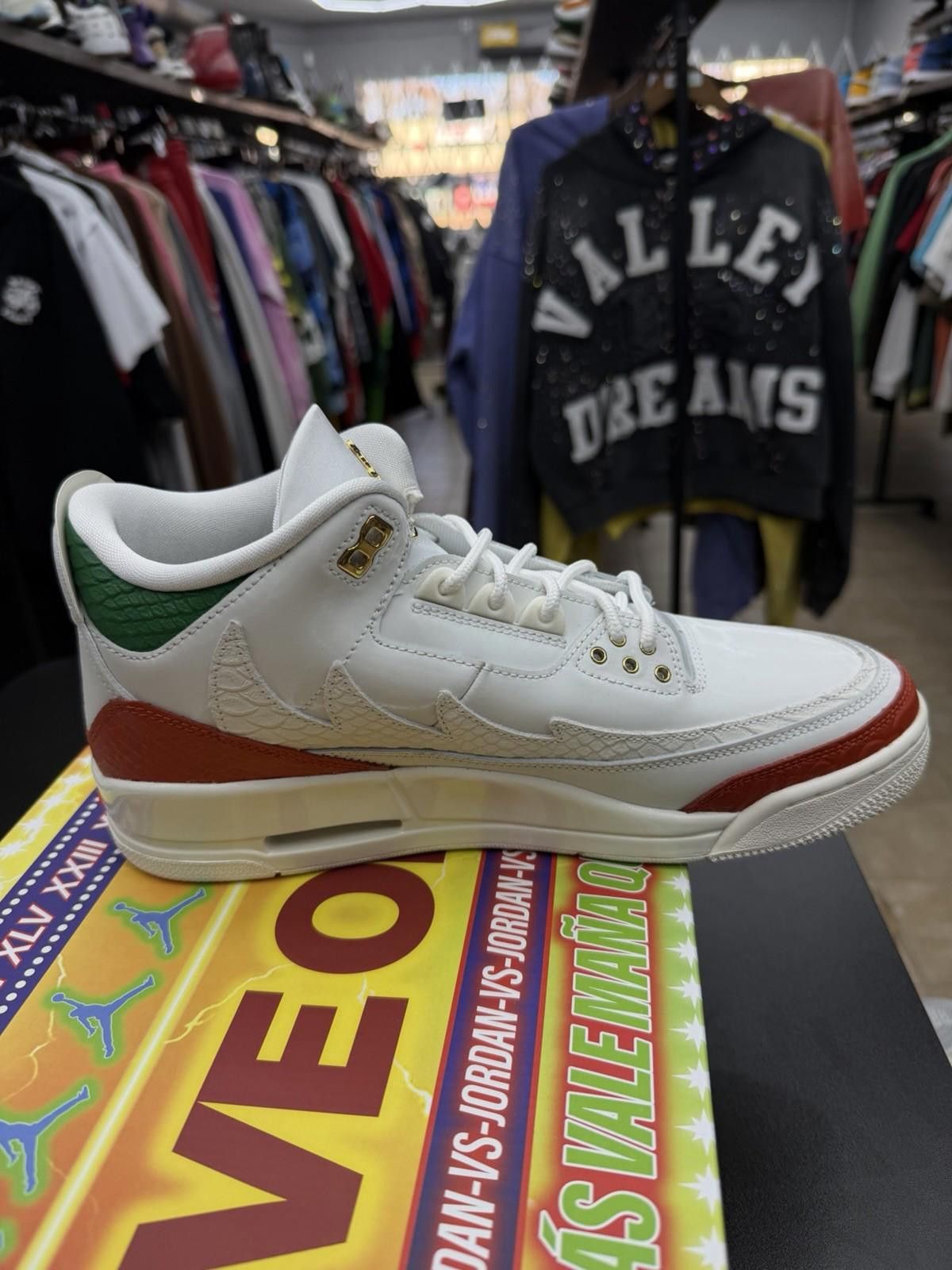 Jordan Brand Size 10.5-Men Air Jordan 3 Retro El Vuelo Summit White/ Size US 10.5 / EU 43-44 - 10 Thumbnail
