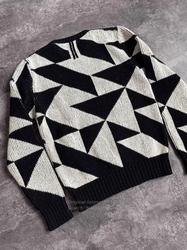 Saint Laurent Paris Saint Laurent Paris Triangle Geometric Pattern Round Neck Size US S / EU 44-46 / 1 - 7 Thumbnail