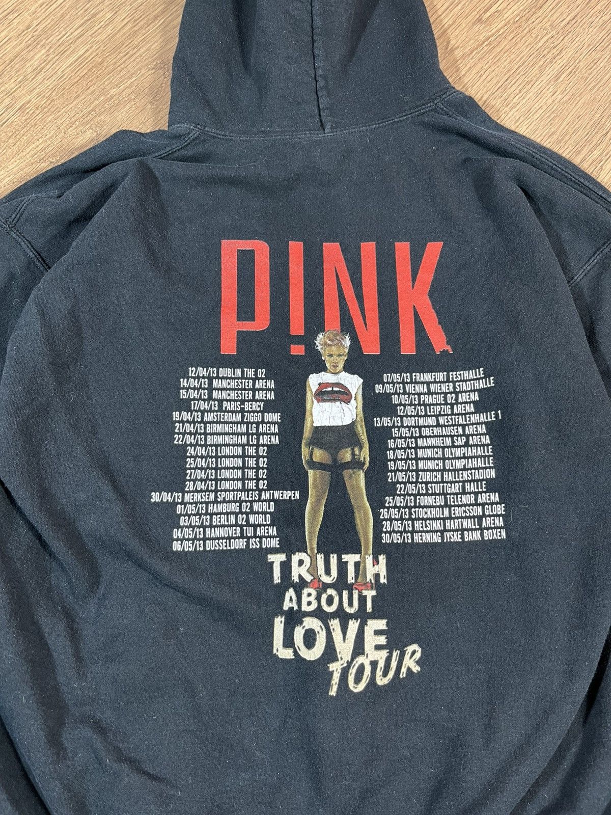 Pink Vintage Pink Truth About Love Tour 2013 Hoodie Size US L / EU 52-54 / 3 - 10 Thumbnail