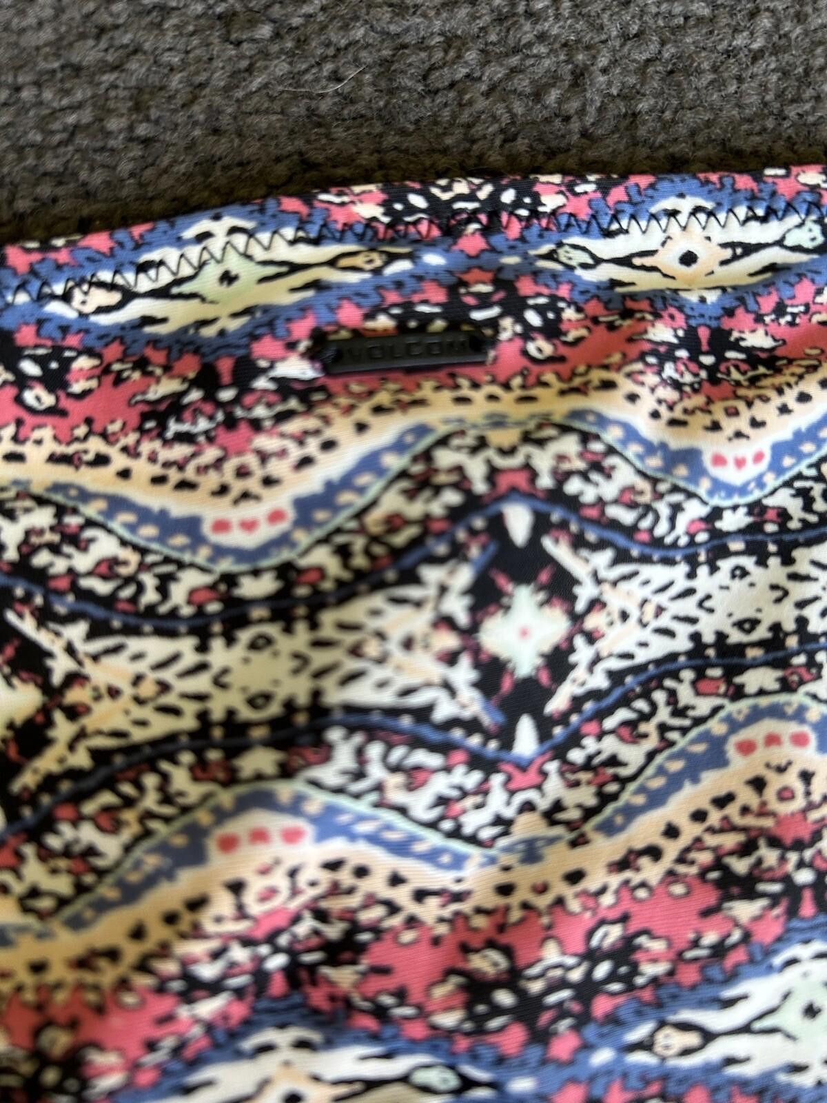 Volcom Volcom Black Multi Print Full Bikini Bottom NEW- Sz L (004) Size ONE SIZE - 9 Thumbnail