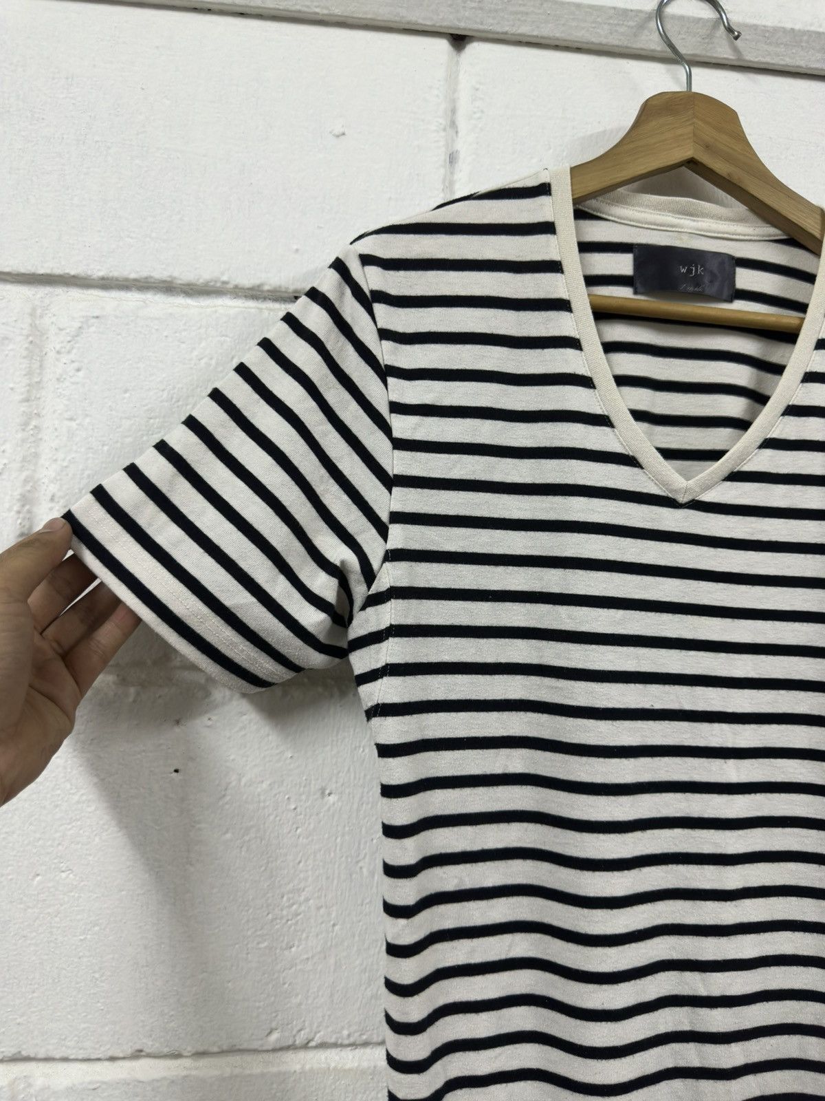 wjk Wjk®️ 1 miles Stripes V-Neck S/S Tee Size US M / EU 48-50 / 2 - 7 Thumbnail