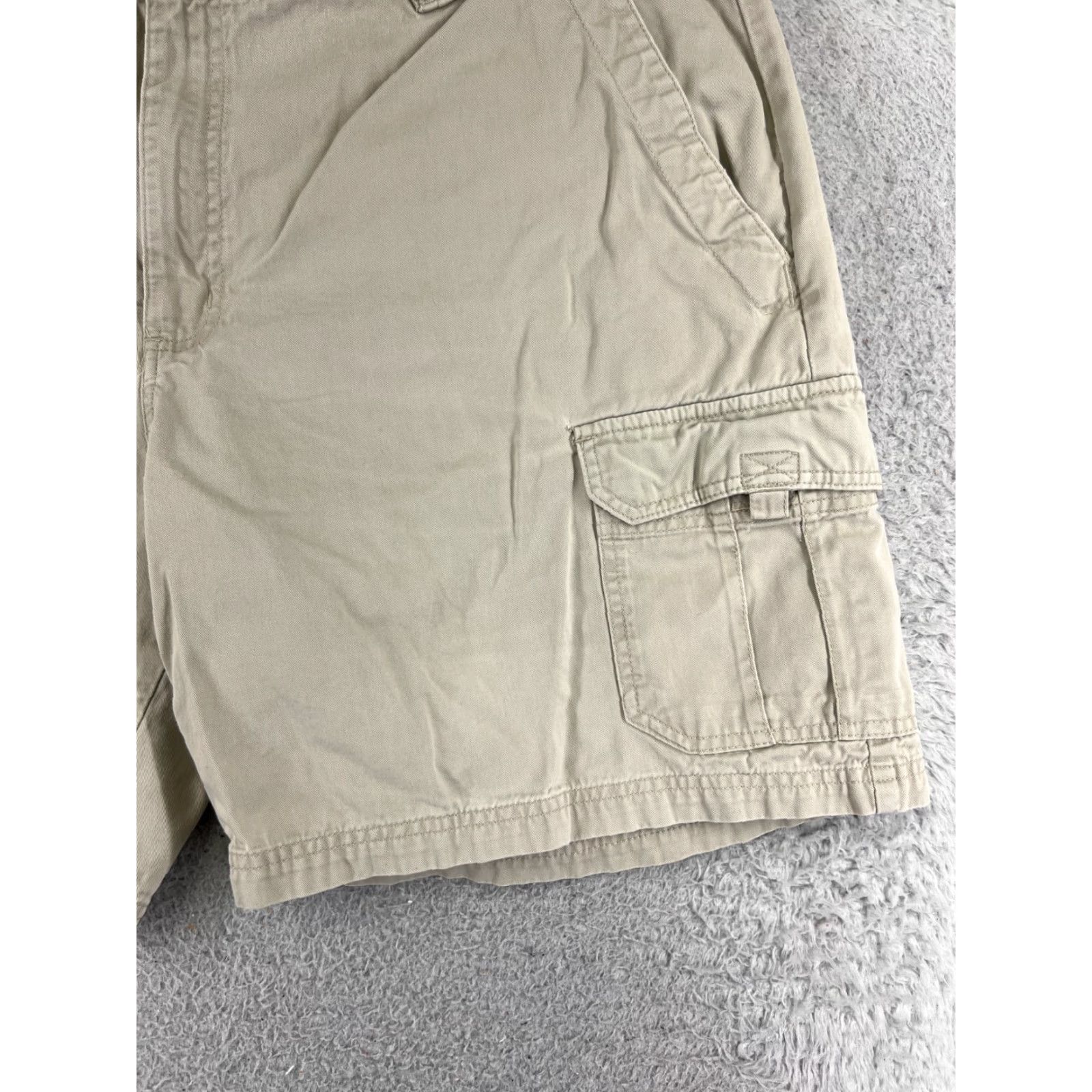 Vintage Columbia Men Cargo Shorts 40 Beige Cotton Twill Hiking Camping Fishing 40x7 Cargo Pocket Belted Regular Inseam 7 in Beige Mens Shorts Size US 40 / EU 56 - 4 Thumbnail