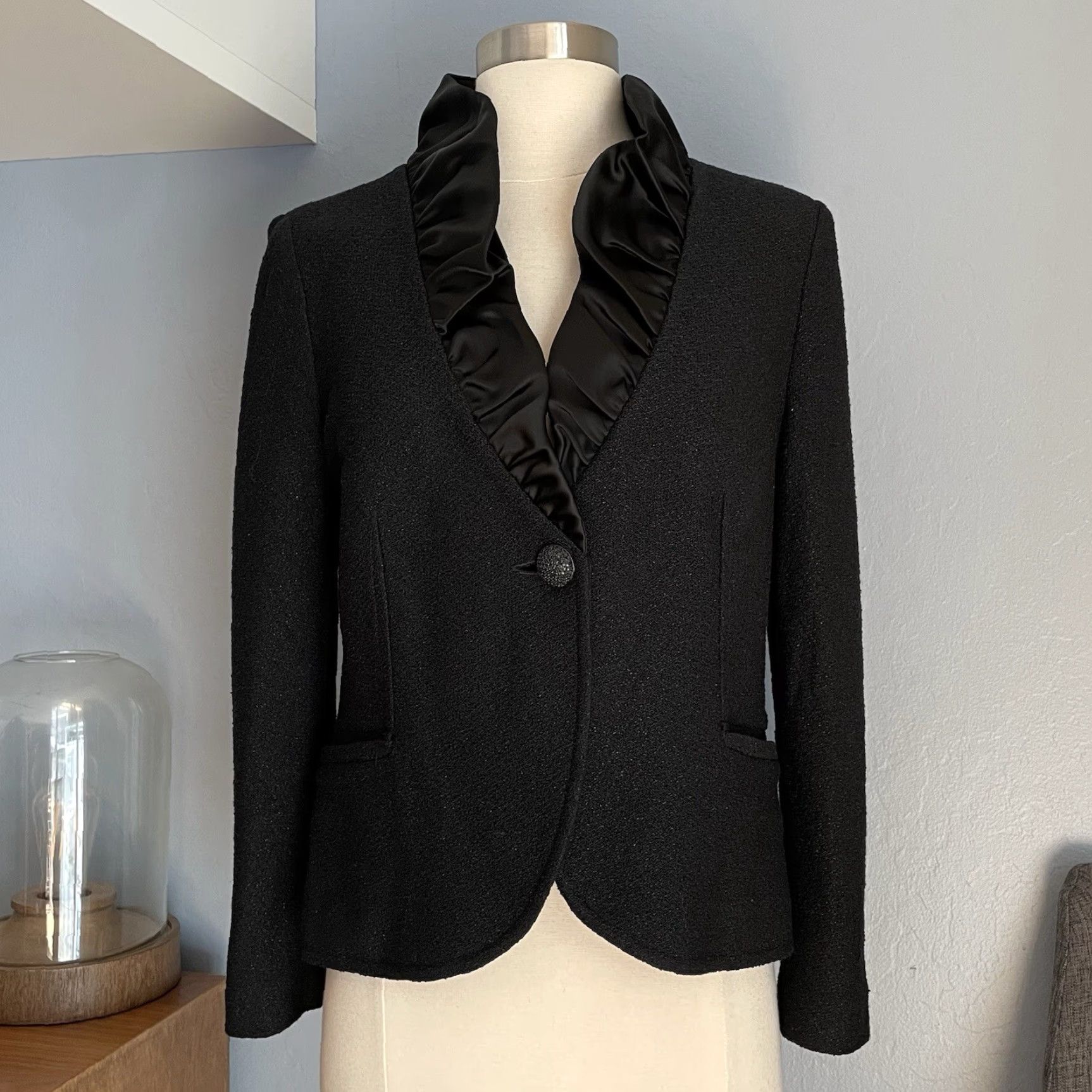 Vintage St John Jacket Black Metallic Tweed Satin Ruffle Collar Size 10 Womens Regular Button Front Pocketed Fashion Coat Opaque Wool Blend Size L / US 10 / IT 46 - 2 Thumbnail