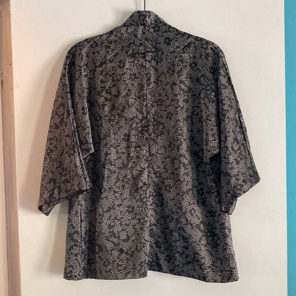 Vintage Vintage LeVoy’s Casual Kimono Style Half Sleeve Top White Floral on Black Size ONE SIZE - 8 Thumbnail