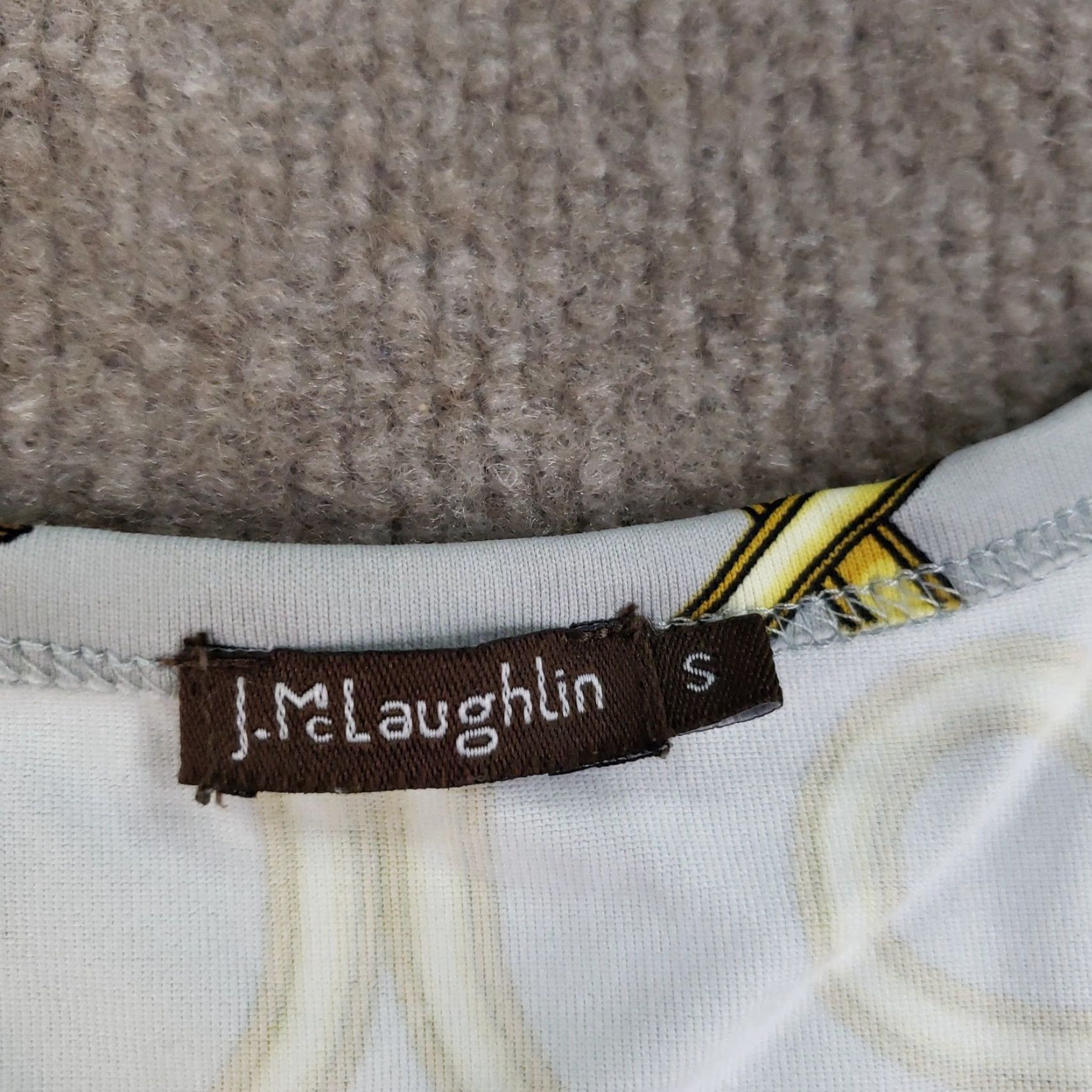 J.McLaughlin J. McLaughlin Shirt Womens Small Gray Gold Baroque Scroll Print Stretch Top Crew Neck Long Sleeve Regular Fit Womens Size S / US 4 / IT 40 - 5 Thumbnail