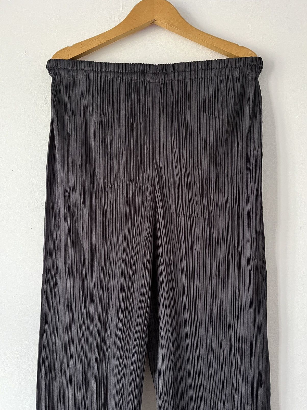 Pleats Please Issey Miyake Pleats Please Trousers Dark Gray Size US 32 / EU 48 - 2 Thumbnail