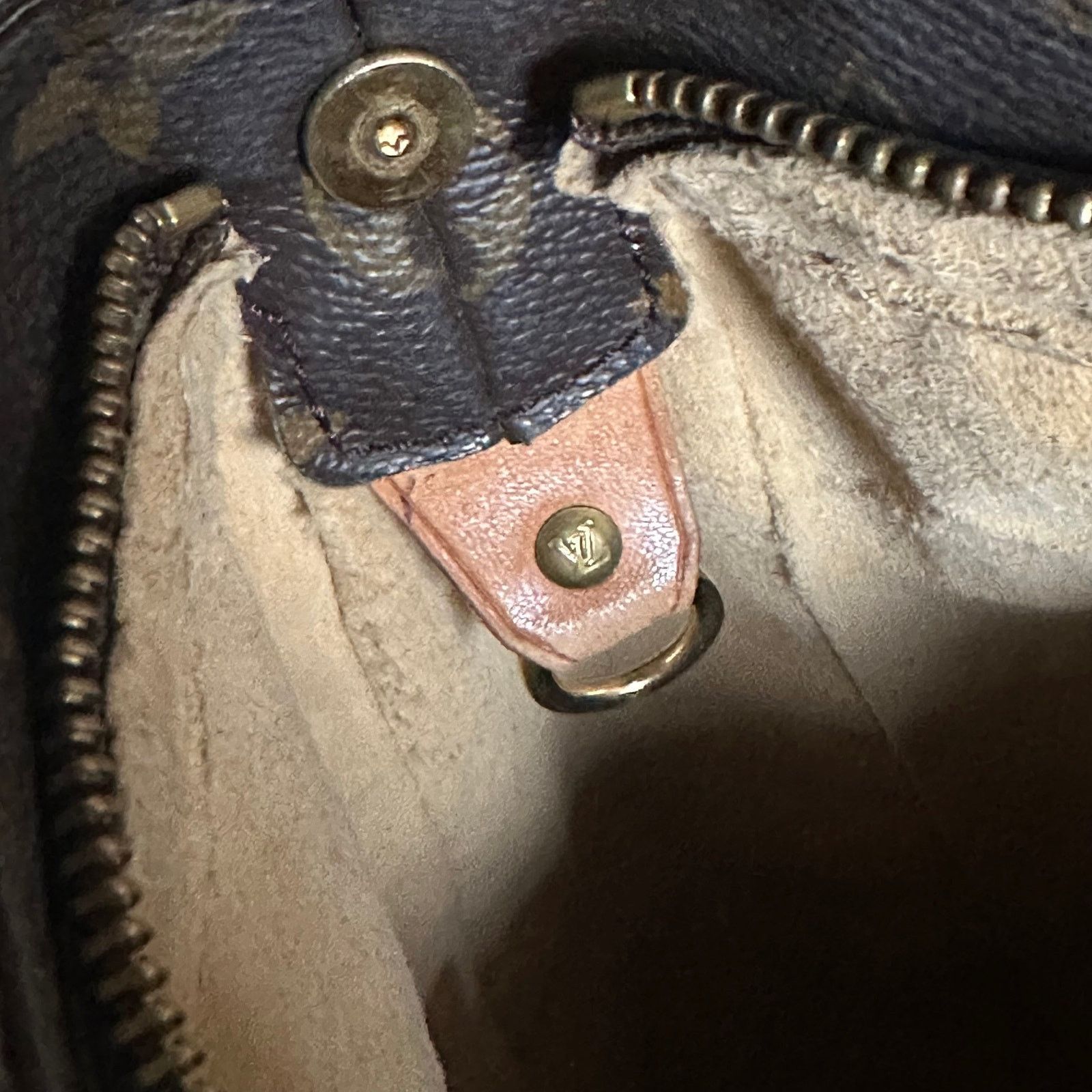 Louis Vuitton Vintage Louis Vuitton 2000 Monogram Looping GM Bag Size ONE SIZE - 17 Thumbnail