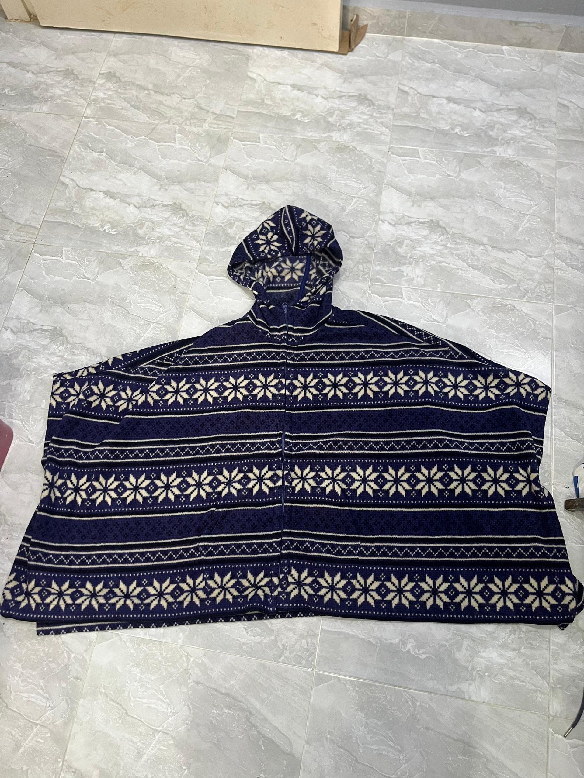 Uniqlo Uniqlo Fair Isle Caped Hoodie Poncho Fleece Size ONE SIZE - 12 Thumbnail