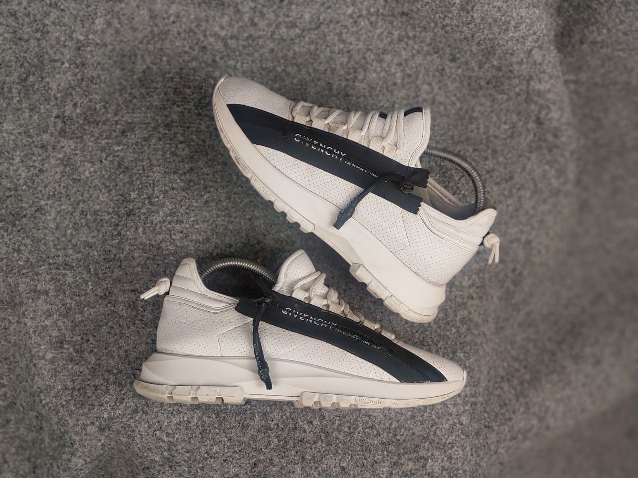 Givenchy Givenchy spectre runner sneakers leather Logo Zip Shoes Size US 8.5 / IT 38.5 - 1 Thumbnail