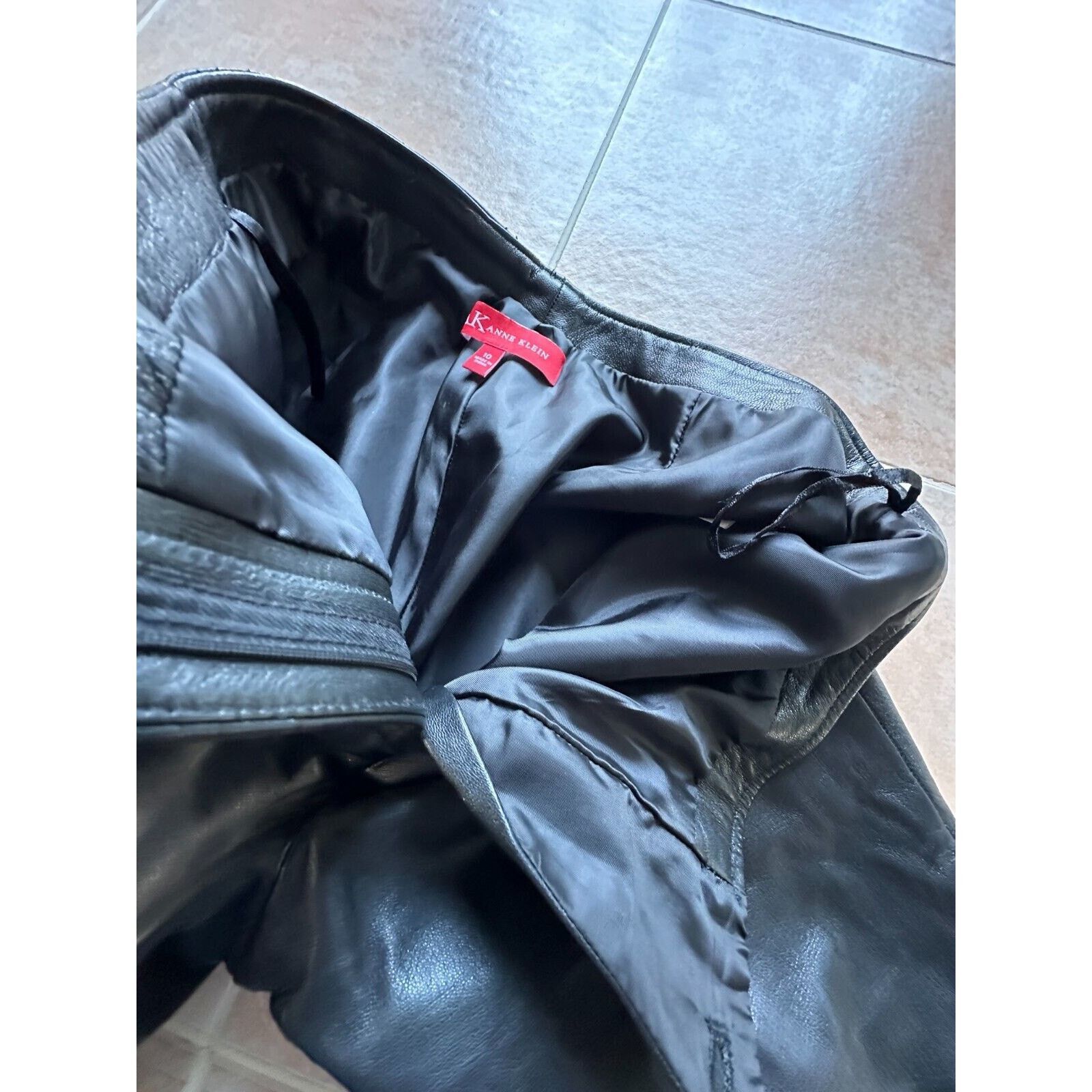 Anne Klein AK Anne Klein Leather Black pants Women size 10 Size 32" / US 10 / IT 46 - 7 Thumbnail