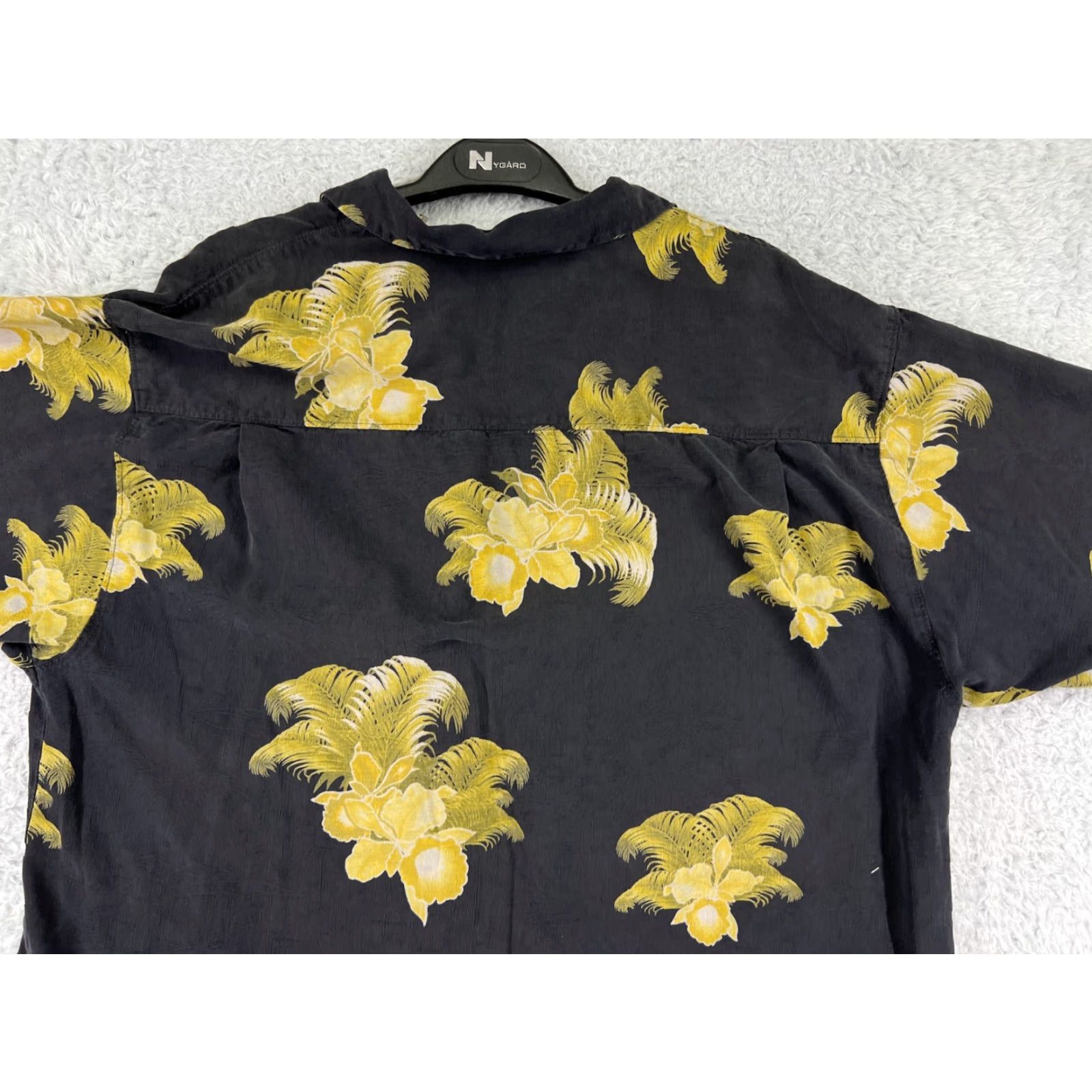 Tommy Bahama Tommy Bahama Shirt Men Large Black Yellow Floral Hawaiian 100% Silk Beach Resort Shirt Adult Large Black Floral Hawaii Aloha Resort Mens Size US L / EU 52-54 / 3 - 6 Thumbnail