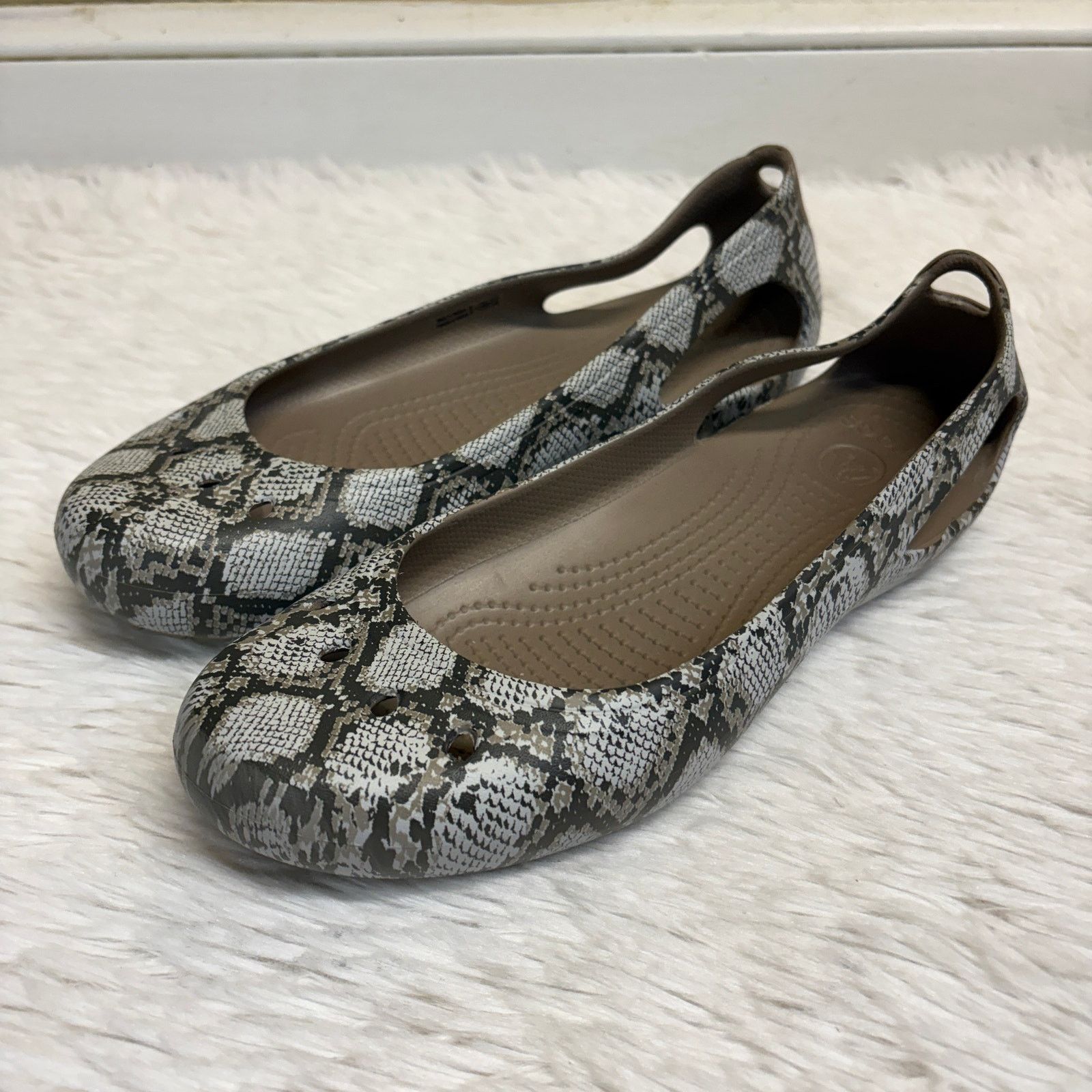 Crocs Crocs Kadee Snake Print Ballet Flats Lightweight Size 9 Size US 9 / IT 39 - 4 Thumbnail