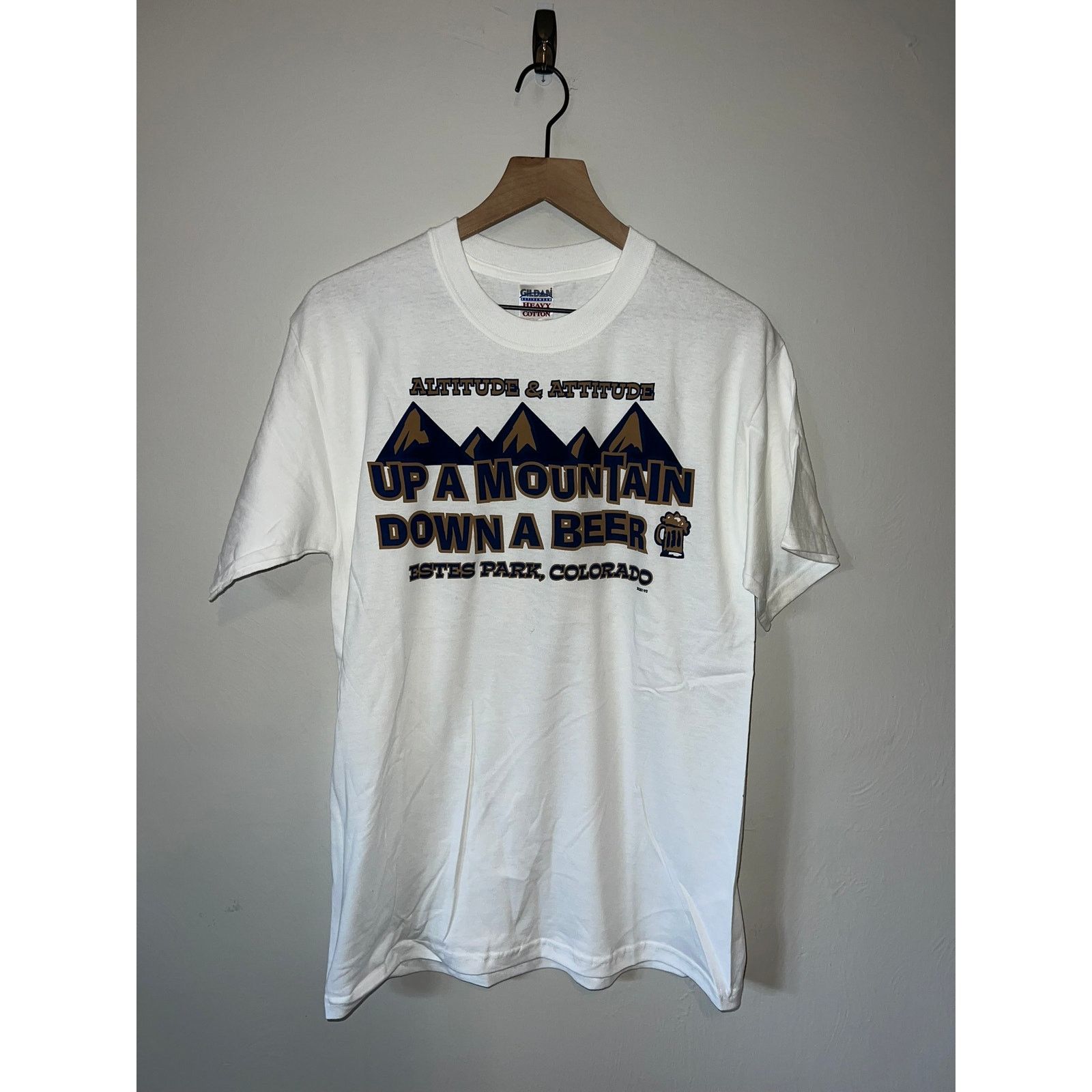 Gildan Y2K Up A Mountain Down A Beer Estes Park CO Shirt 2000s M Size US M / EU 48-50 / 2 - 1 Thumbnail