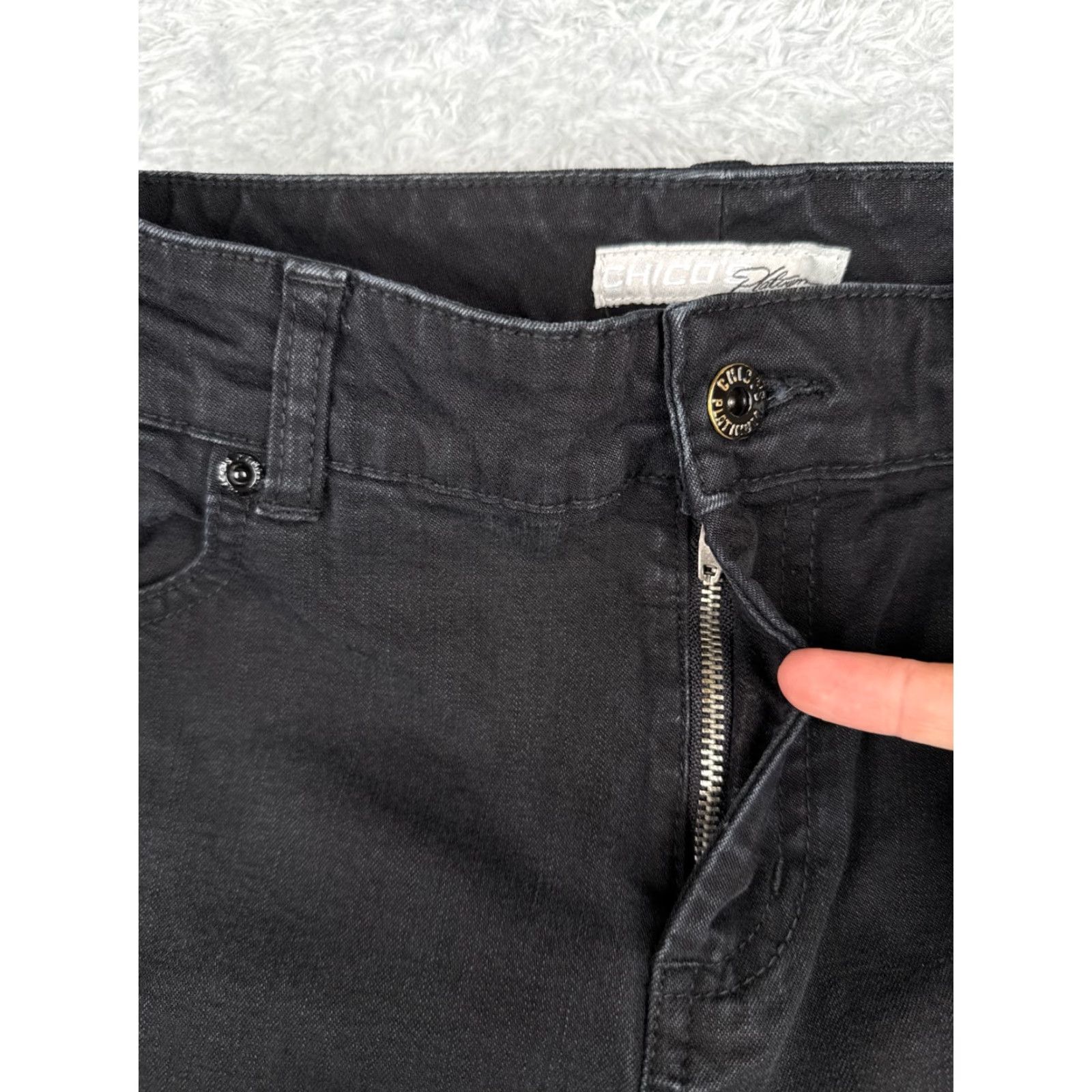 Vintage Chico's Jeans Women 0.5 Bootcut Denim Black 30x27 Mid Rise 5-Pocket Stretch Distressed Size 25" / US 0 / IT 36 - 5 Thumbnail