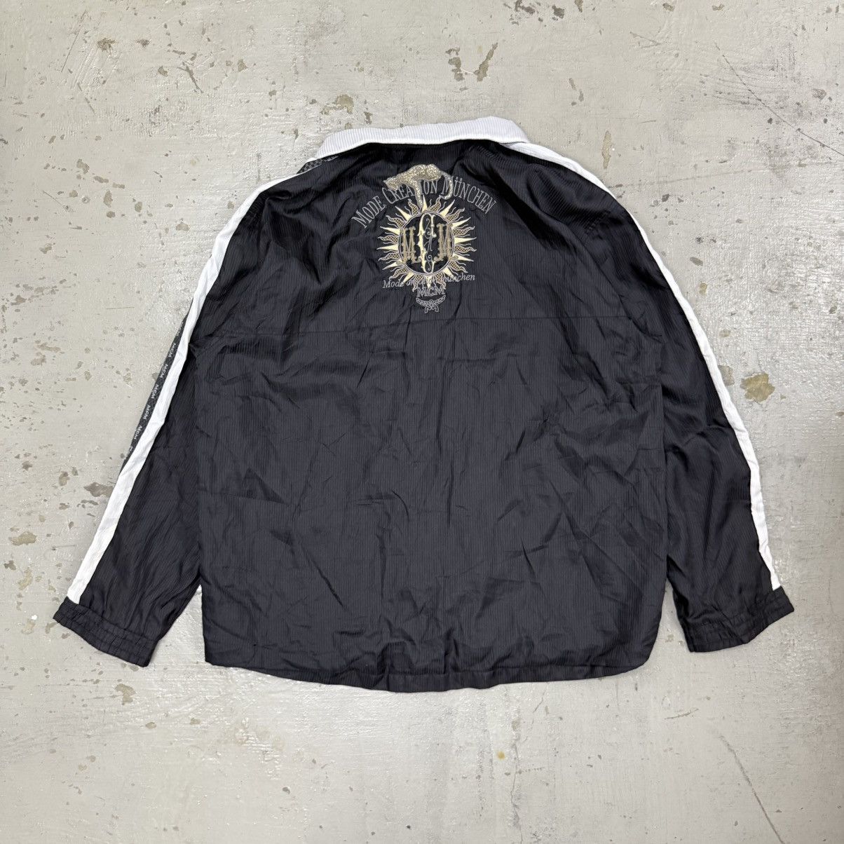 MCM Vintage Embroidery Big Logo MCM Legere Windbreaker Jacket Size US XL / EU 56 / 4 - 2 Thumbnail