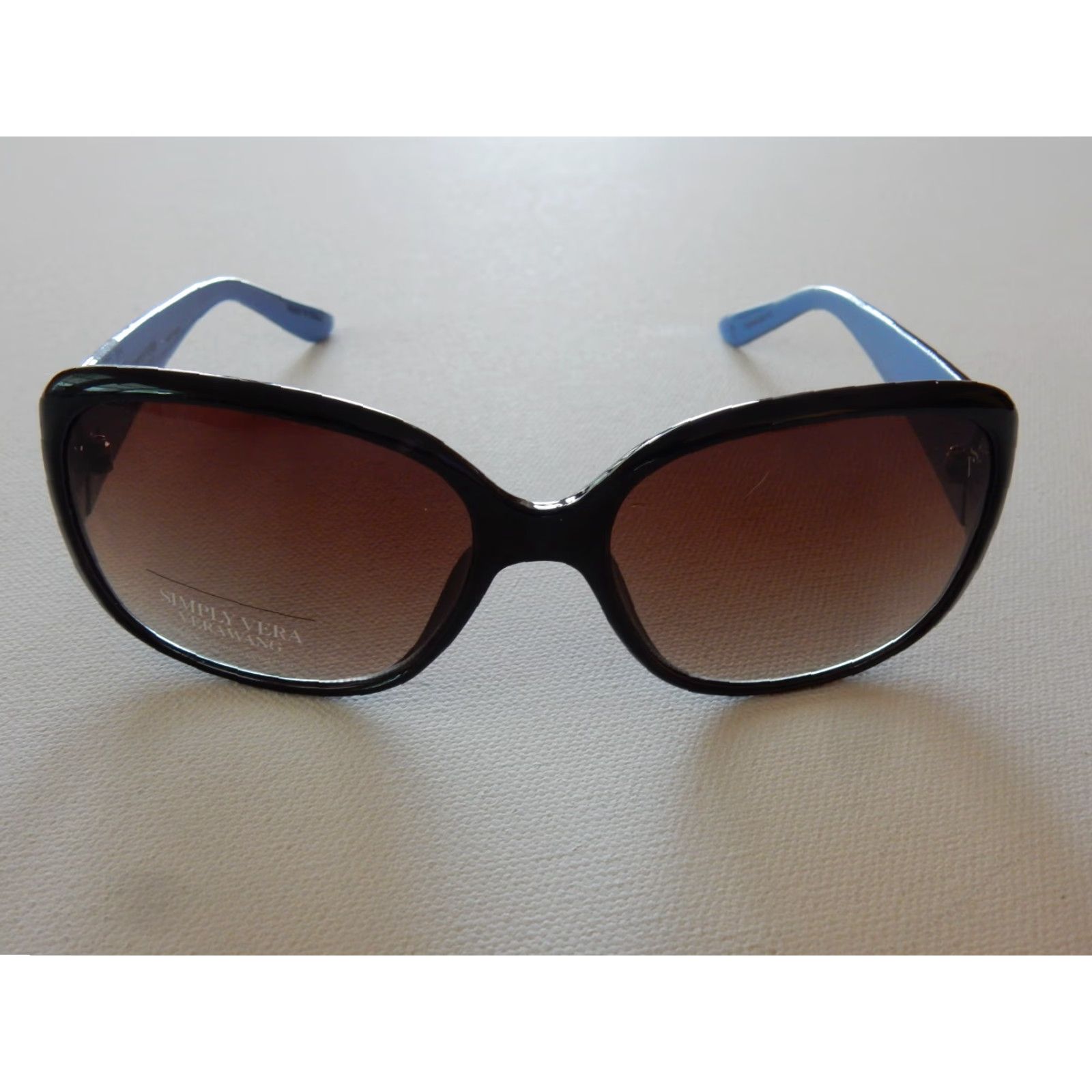 Vintage VINTAGE Simply Vera Vera Wang Women Sunglasses Black Small Scratched Frame Size ONE SIZE - 2 Thumbnail