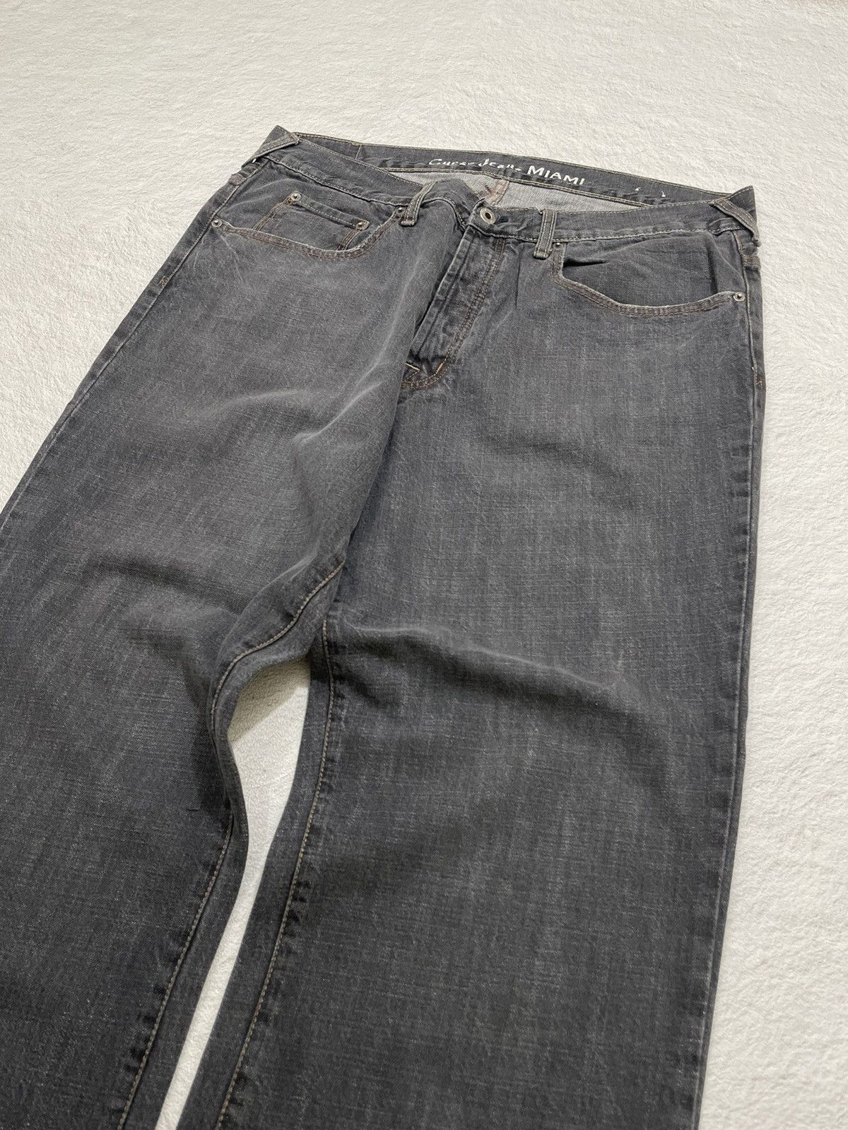 Japanese Brand 2000s Guess Baggy Jeans Washed Y2K Japan Style Size US 36 / EU 52 - 2 Thumbnail