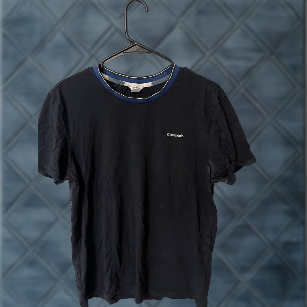 Calvin Klein VINTAGE Calvin Klein T-Shirt Unisex Adults Medium Black Crew Neck Solid Logo 2010s Size US M / EU 48-50 / 2 - 1 Thumbnail