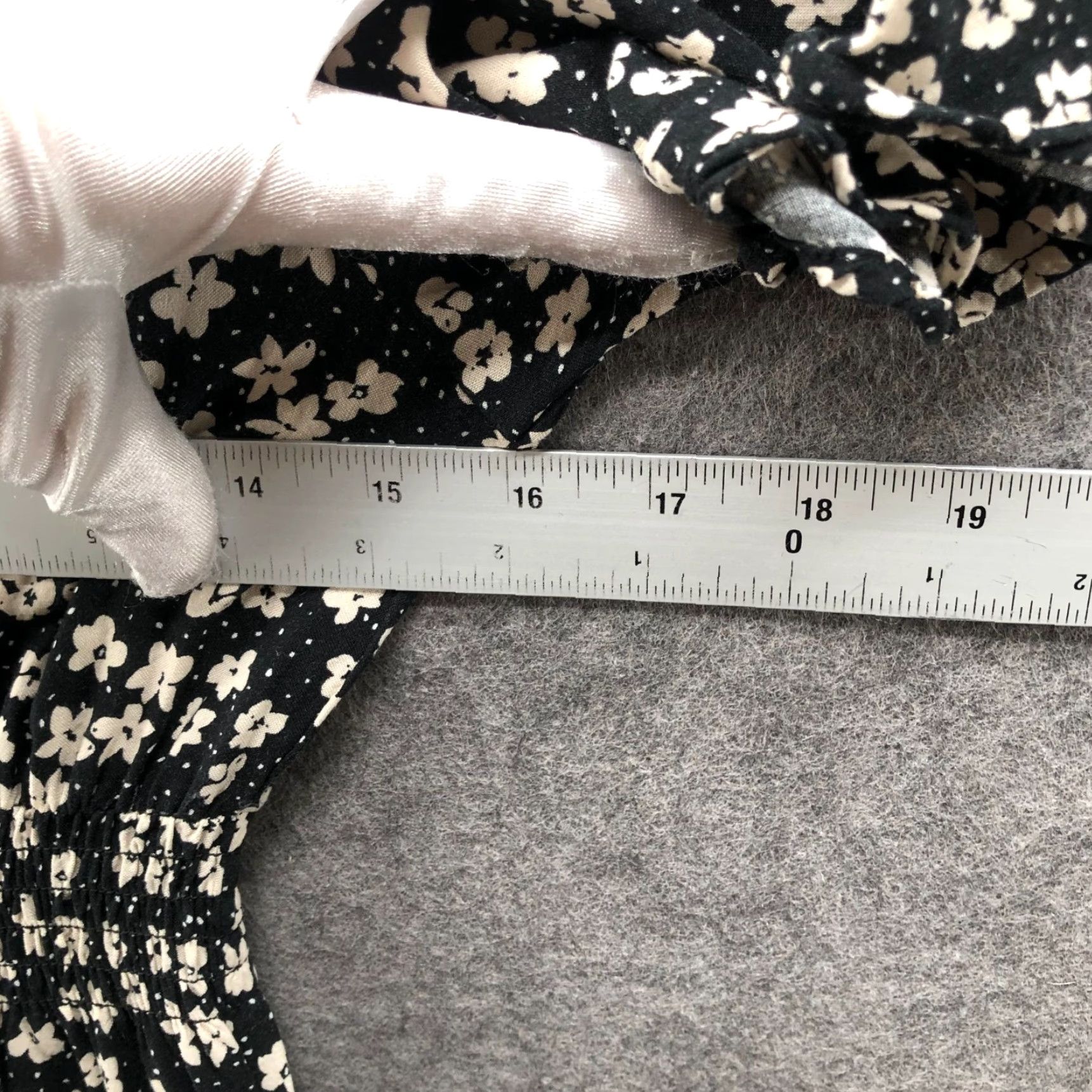 H&M H&M Midi Dress Womens XS Black Beige Floral Short Sleeve Smocked Waist A-Line Size 26" / US 2 / IT 38 - 7 Thumbnail