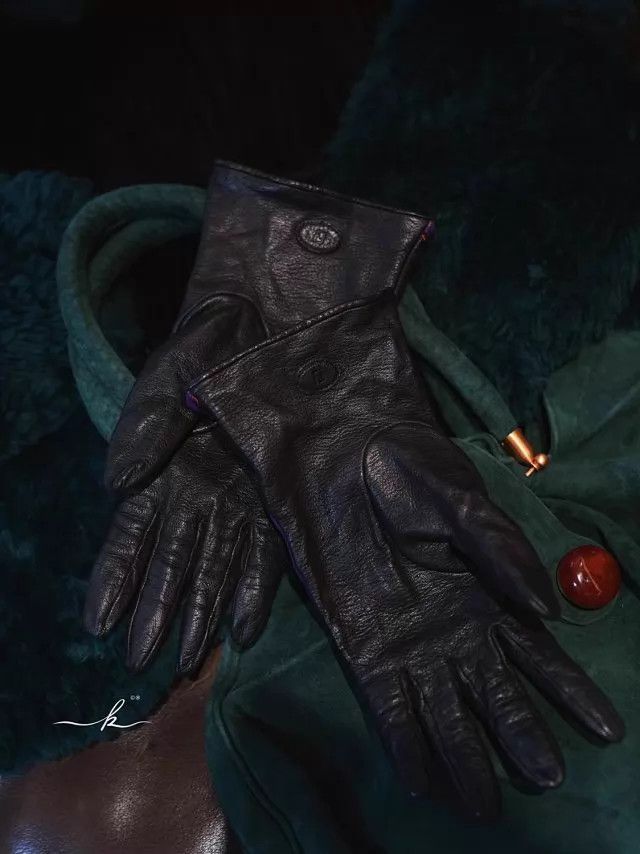 Fendi Fendi Vintage Leather Witch Gloves Women's Size 8 Size ONE SIZE - 4 Thumbnail